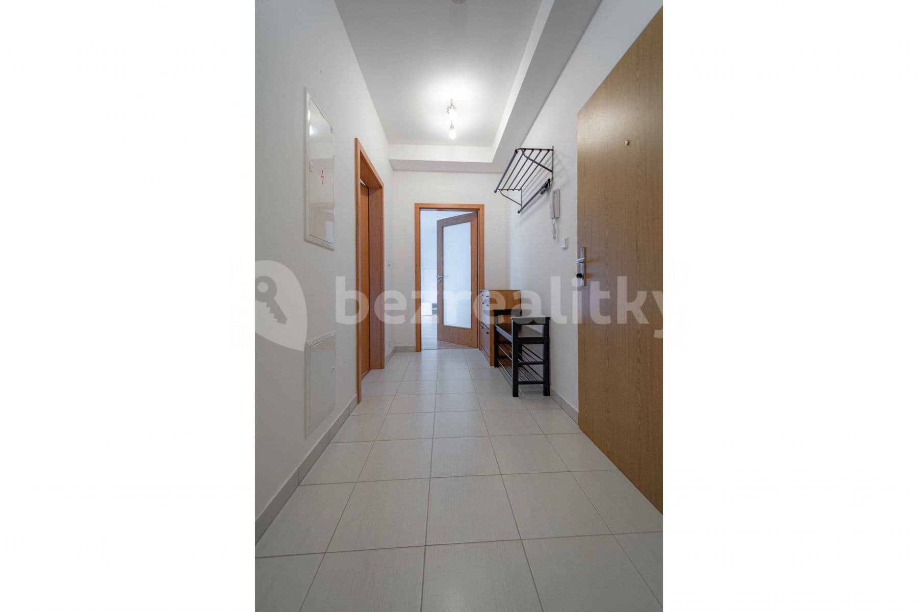 Pronájem bytu 2+kk 58 m², náměstí 5. května, Čelákovice, Středočeský kraj Pronájem bytu 2+kk 58 m², náměstí 5. května, Čelákovice, Středočeský kraj