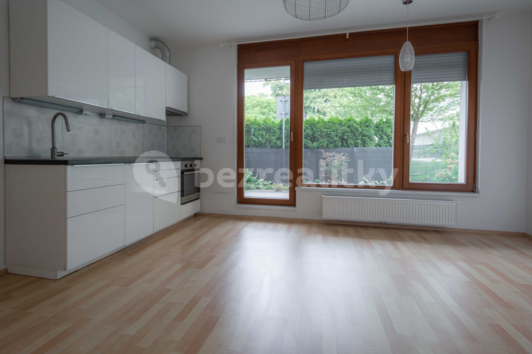 Pronájem bytu 2+kk 58 m², náměstí 5. května, Čelákovice, Středočeský kraj Pronájem bytu 2+kk 58 m², náměstí 5. května, Čelákovice, Středočeský kraj