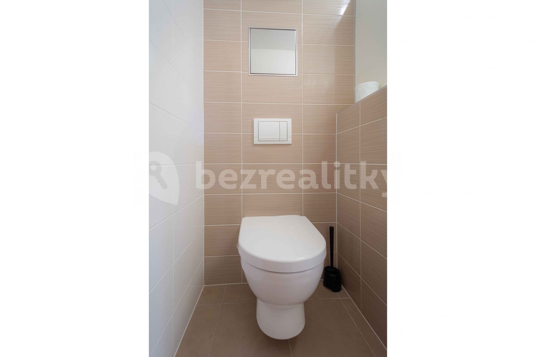 Pronájem bytu 2+kk 58 m², náměstí 5. května, Čelákovice, Středočeský kraj Pronájem bytu 2+kk 58 m², náměstí 5. května, Čelákovice, Středočeský kraj