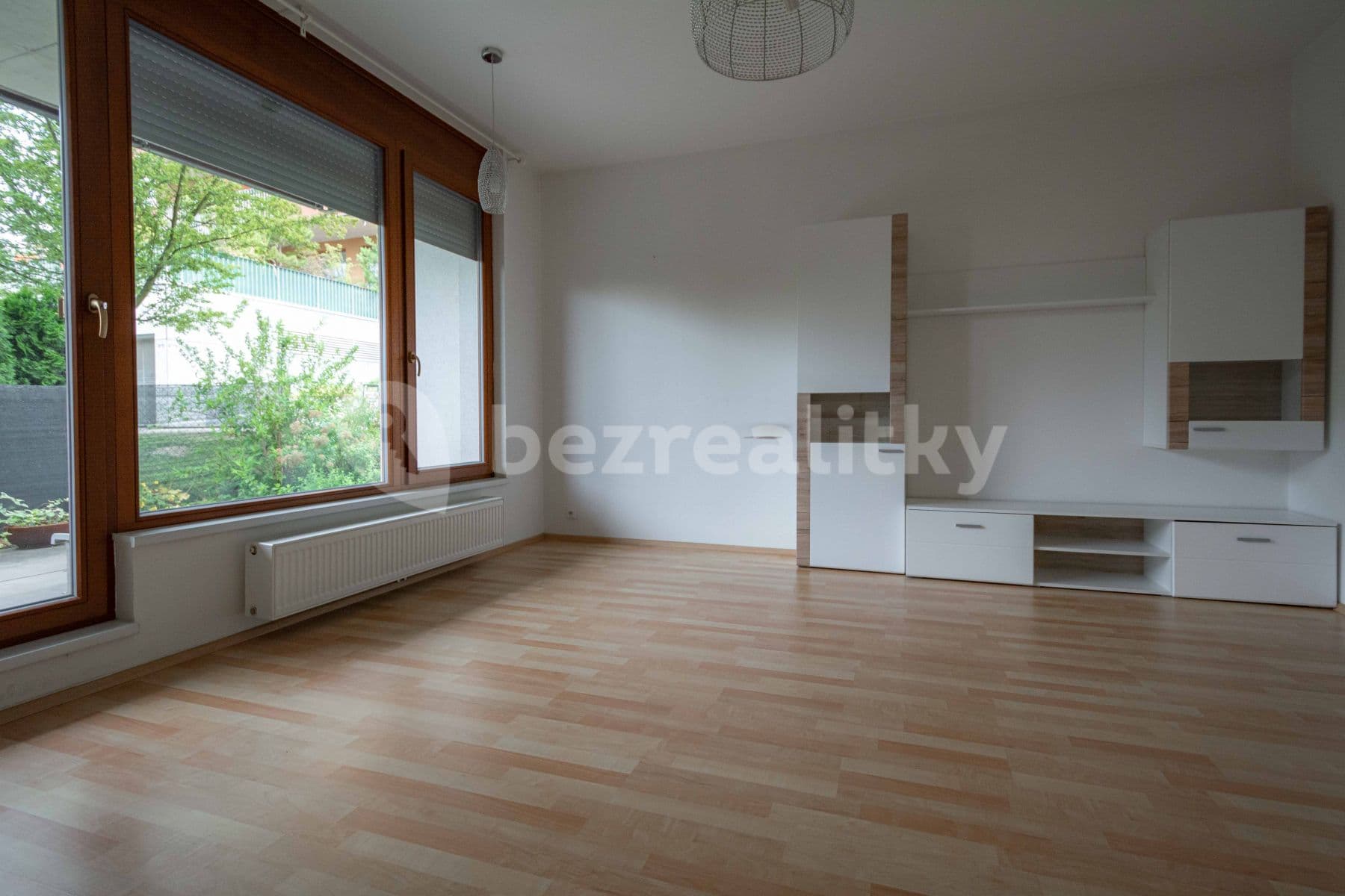 Pronájem bytu 2+kk 58 m², náměstí 5. května, Čelákovice, Středočeský kraj Pronájem bytu 2+kk 58 m², náměstí 5. května, Čelákovice, Středočeský kraj