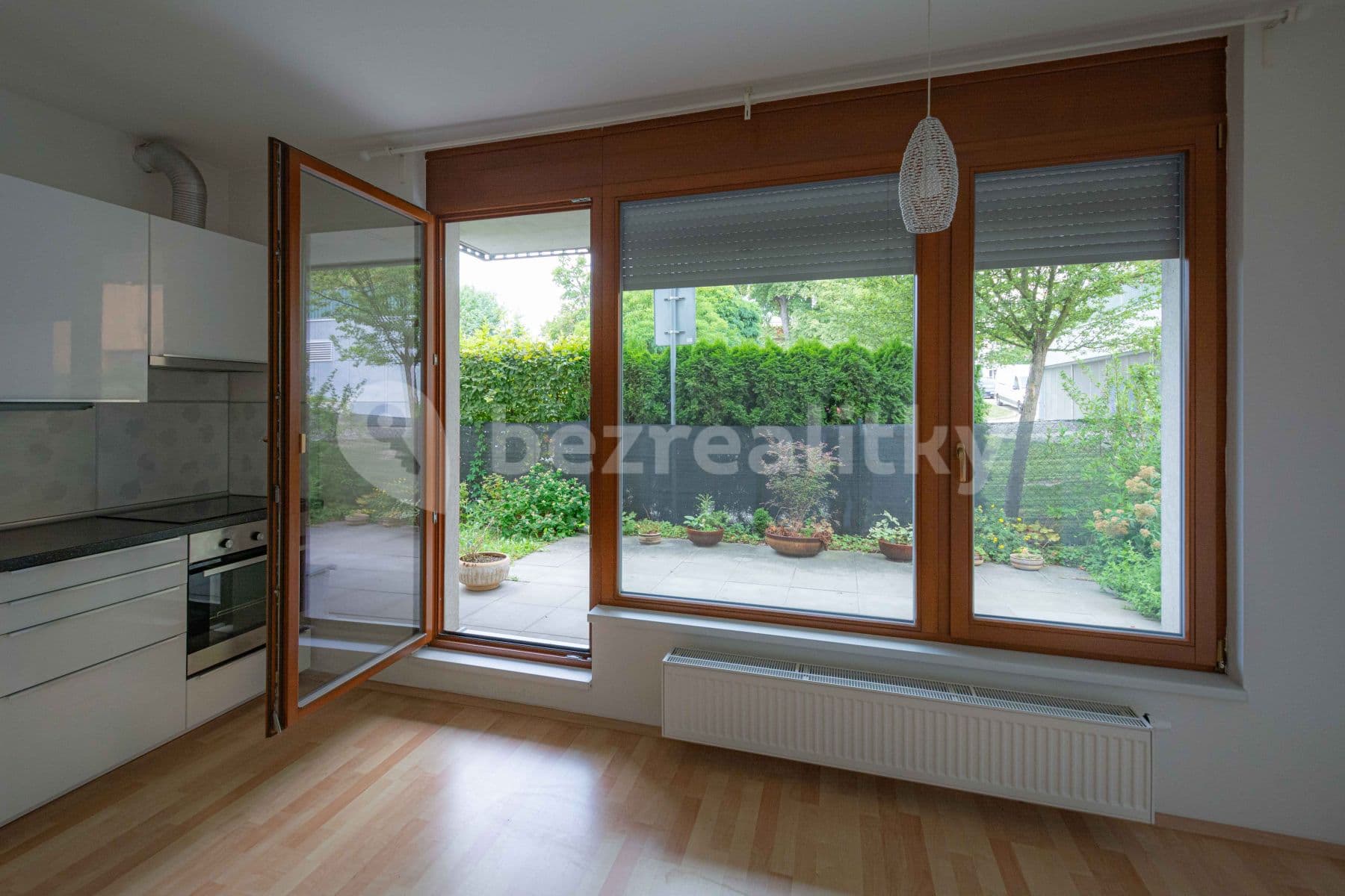 Pronájem bytu 2+kk 58 m², náměstí 5. května, Čelákovice, Středočeský kraj Pronájem bytu 2+kk 58 m², náměstí 5. května, Čelákovice, Středočeský kraj