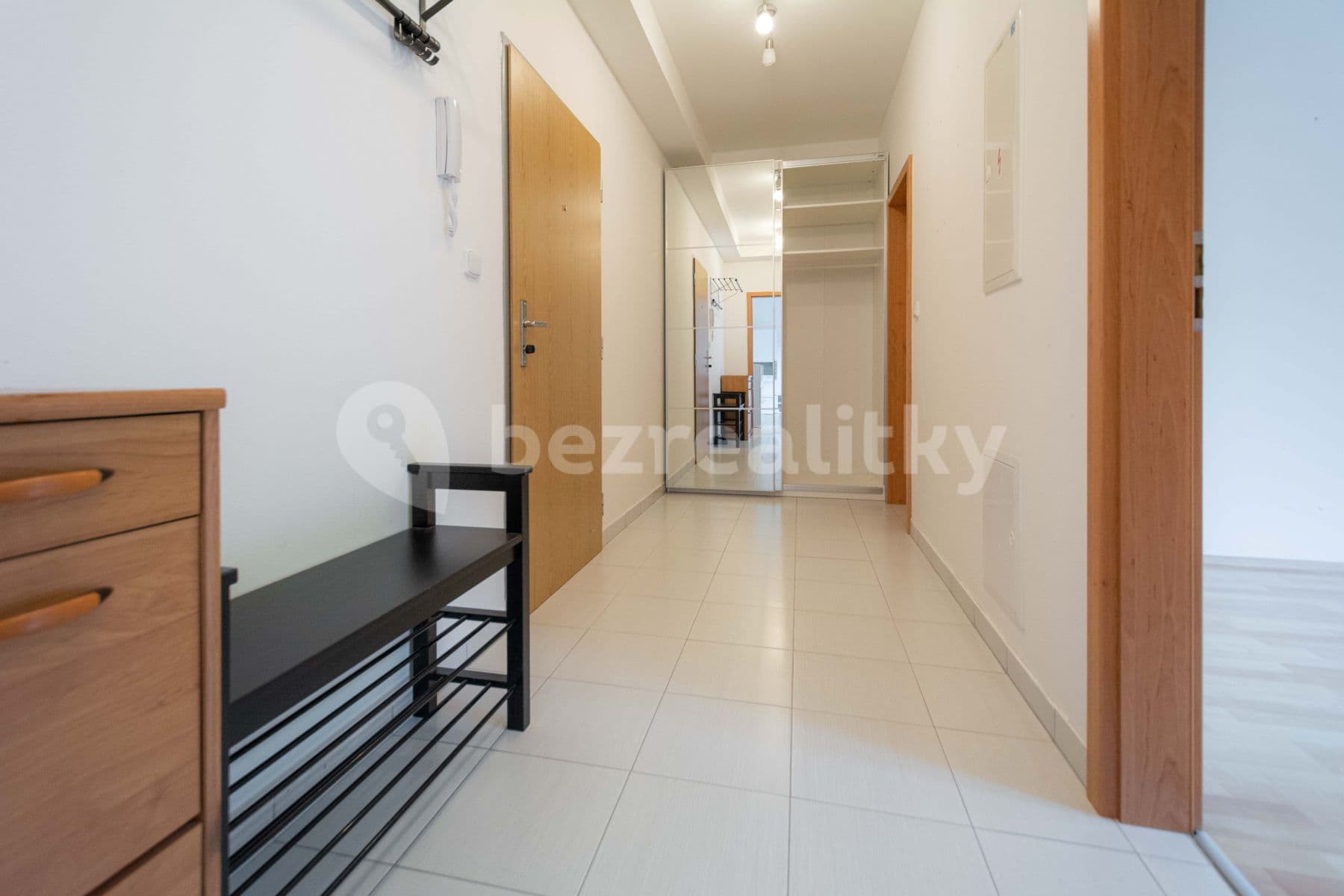 Pronájem bytu 2+kk 58 m², náměstí 5. května, Čelákovice, Středočeský kraj Pronájem bytu 2+kk 58 m², náměstí 5. května, Čelákovice, Středočeský kraj