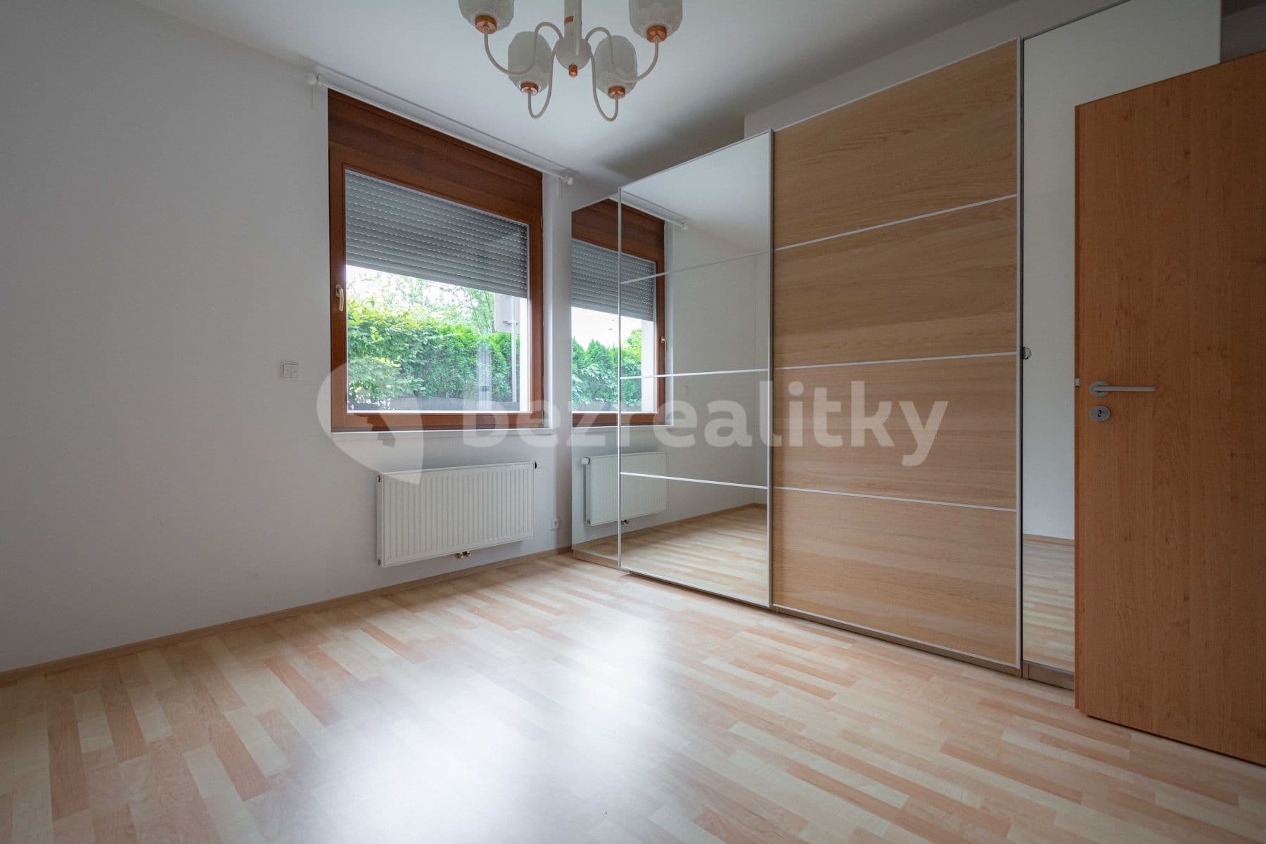 Pronájem bytu 2+kk 58 m², náměstí 5. května, Čelákovice, Středočeský kraj Pronájem bytu 2+kk 58 m², náměstí 5. května, Čelákovice, Středočeský kraj