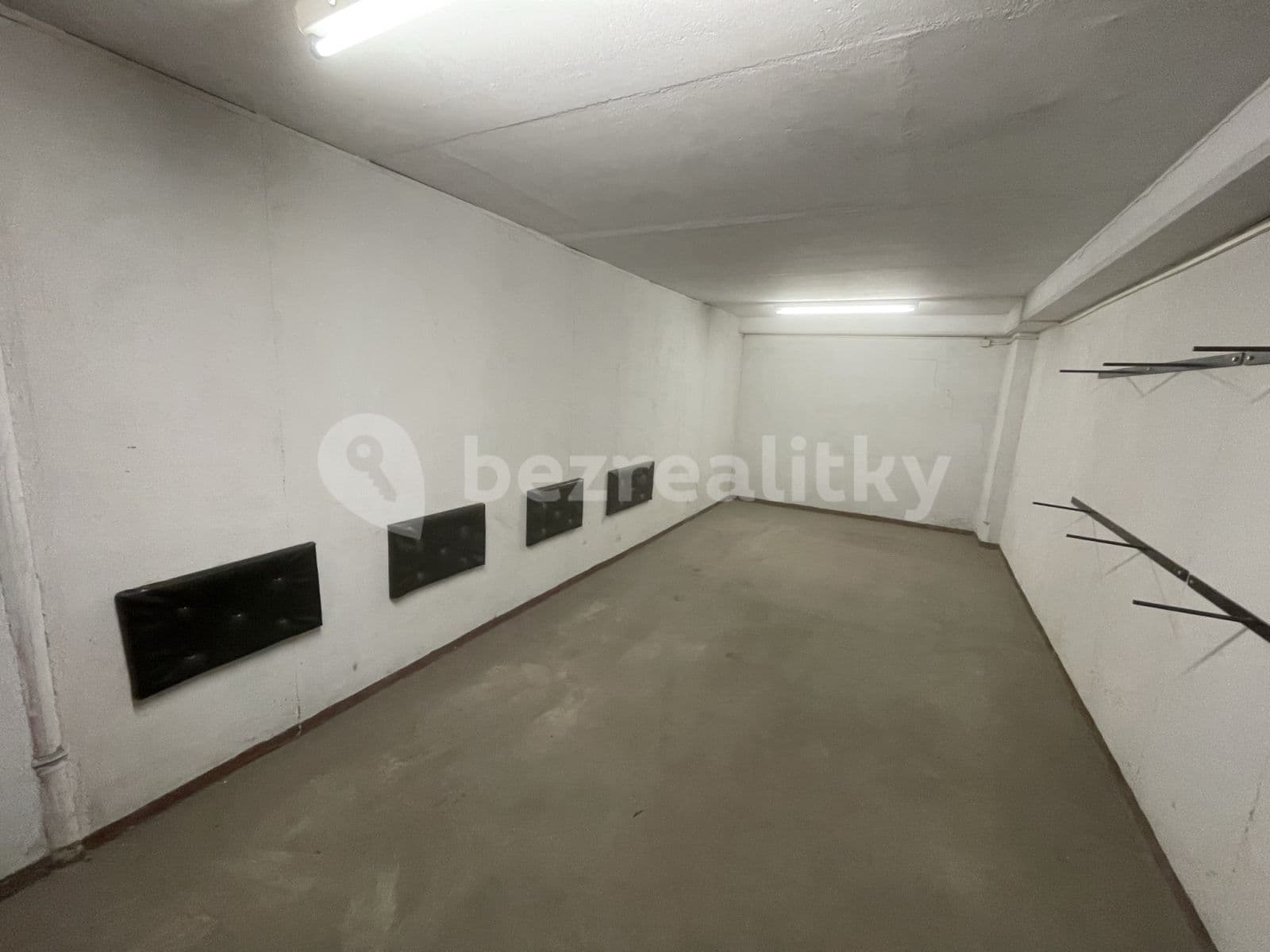 Pronájem garáže 19 m², Nušlova, Praha, Praha Pronájem garáže 19 m², Nušlova, Praha, Praha