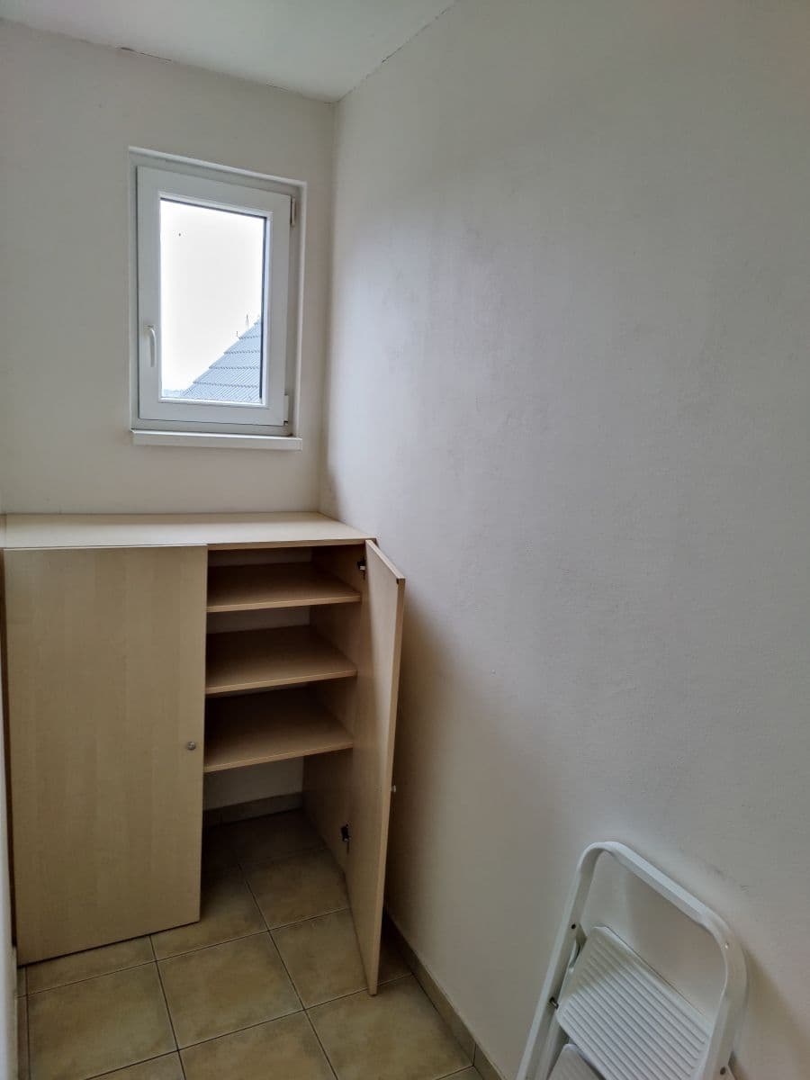 Pronájem bytu 1+1 52 m², U Školky, Nupaky, Středočeský kraj Pronájem bytu 1+1 52 m², U Školky, Nupaky, Středočeský kraj