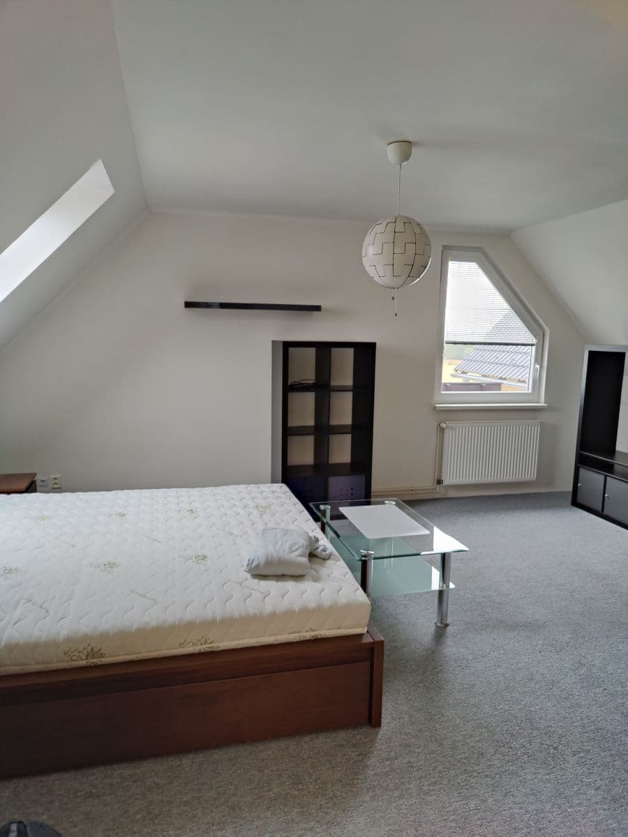 Pronájem bytu 1+1 52 m², U Školky, Nupaky, Středočeský kraj Pronájem bytu 1+1 52 m², U Školky, Nupaky, Středočeský kraj