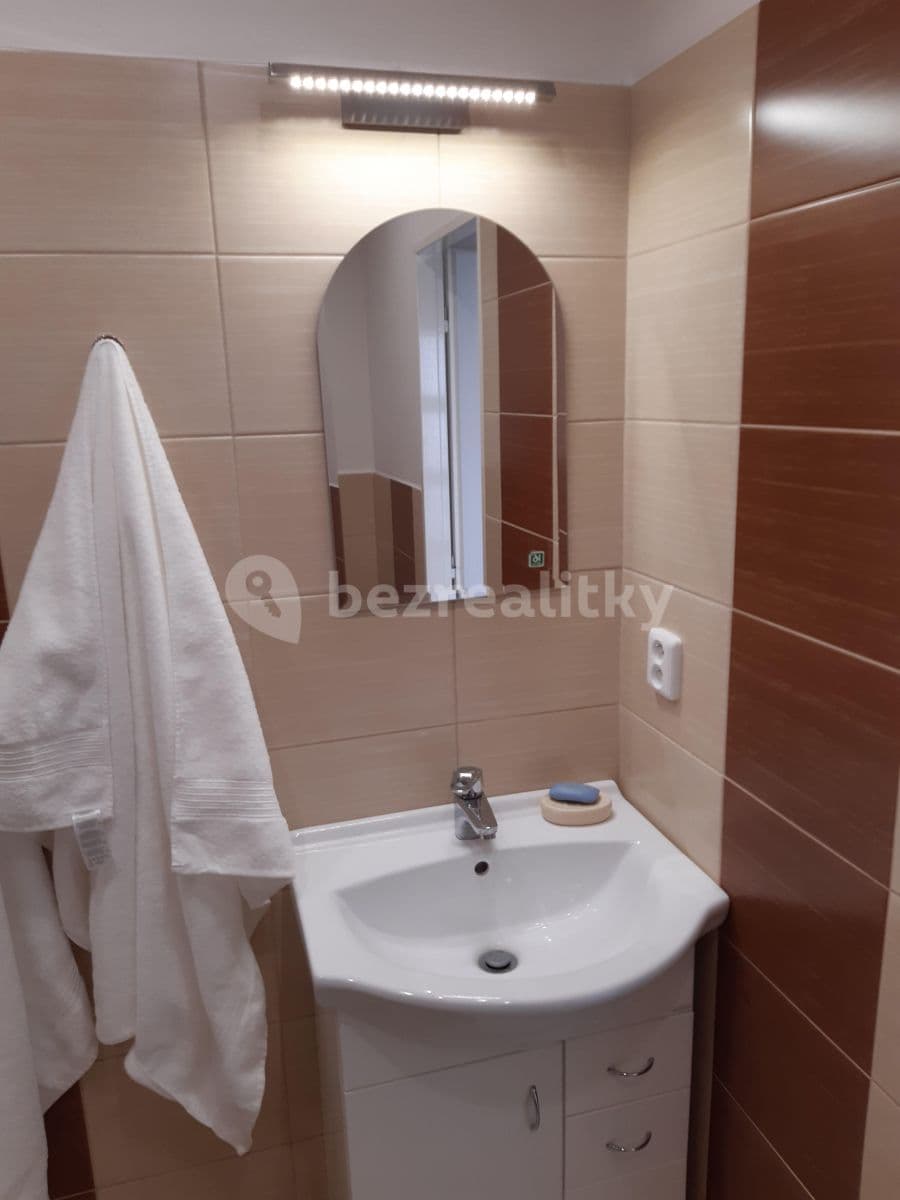 Pronájem bytu 1+kk 33 m², Křivenická, Praha, Praha Pronájem bytu 1+kk 33 m², Křivenická, Praha, Praha