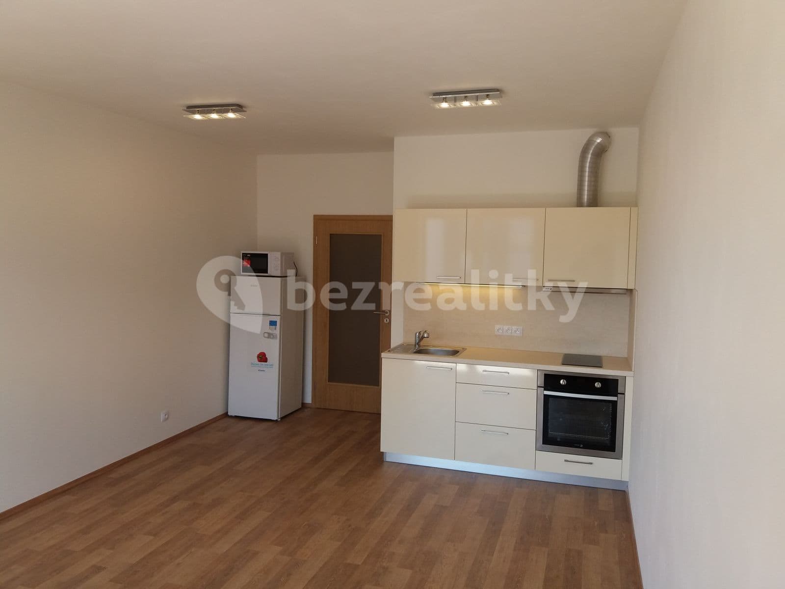 Pronájem bytu 1+kk 30 m², Hlučkova, Praha, Praha Pronájem bytu 1+kk 30 m², Hlučkova, Praha, Praha