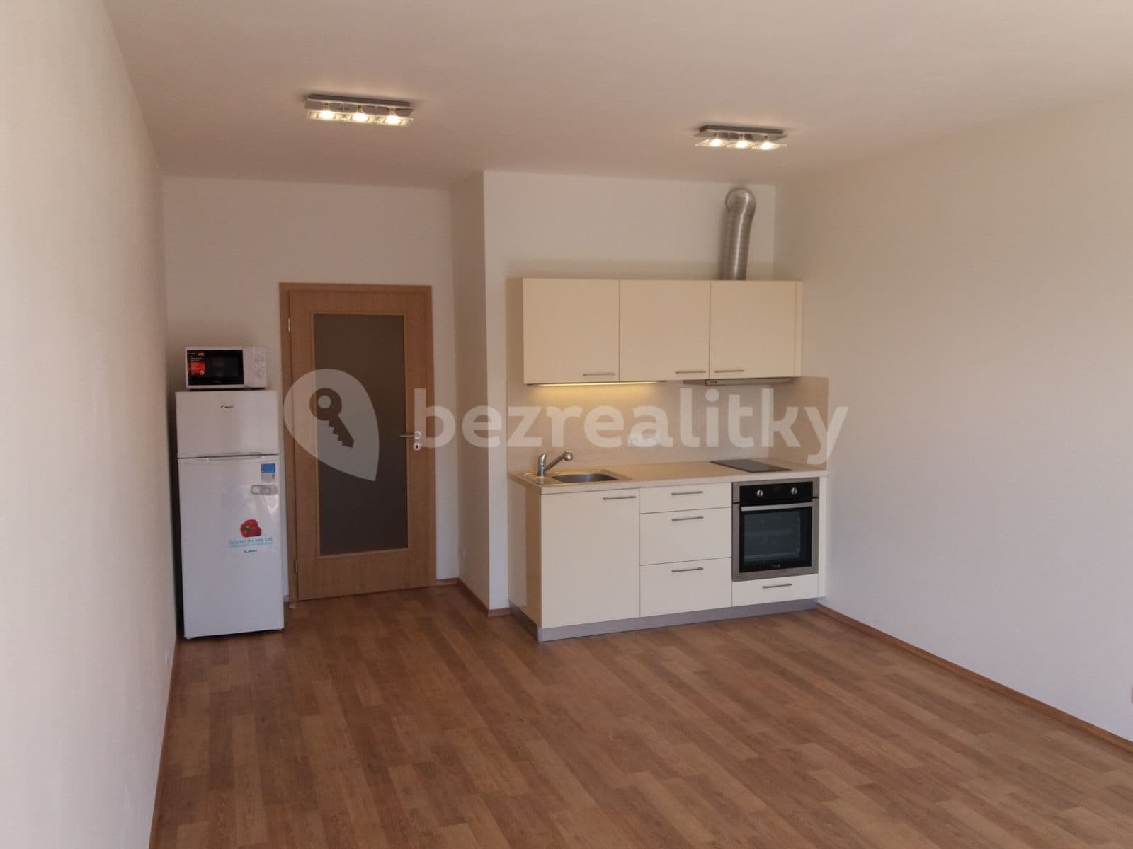 Pronájem bytu 1+kk 30 m², Hlučkova, Praha, Praha Pronájem bytu 1+kk 30 m², Hlučkova, Praha, Praha