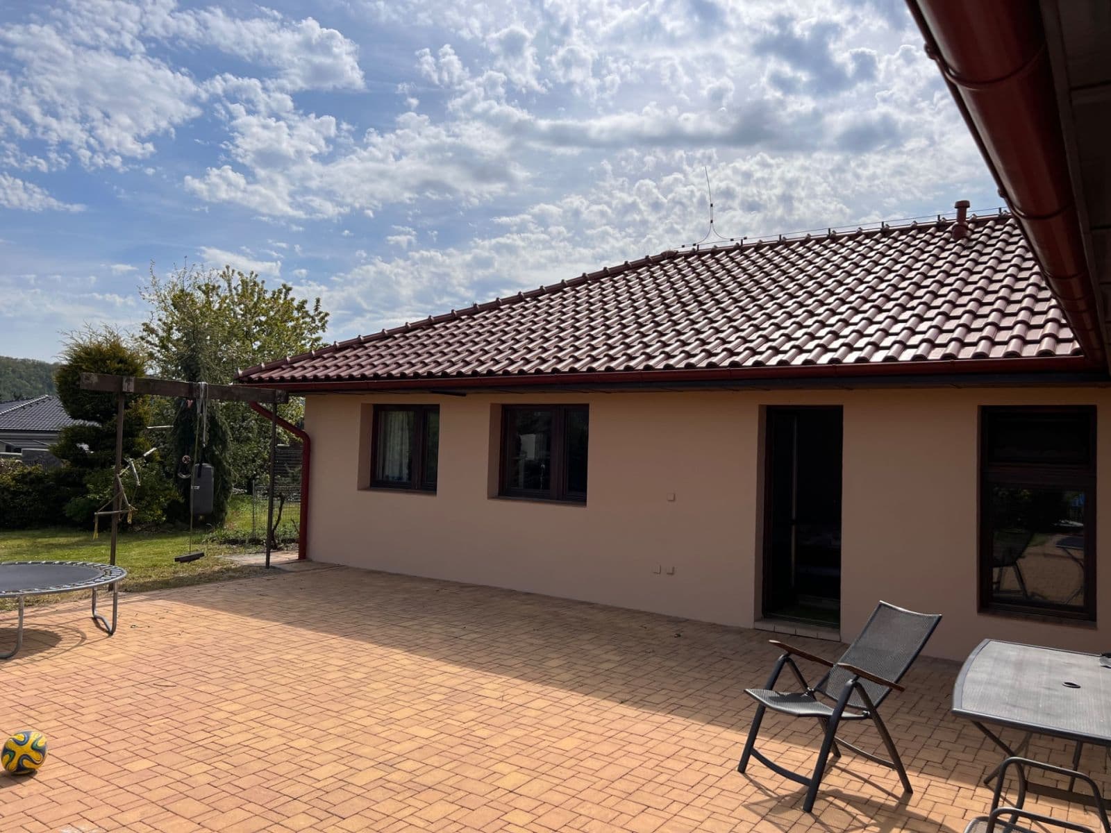 Pronájem domu 180 m², pozemek 1.100 m², Na Výsluní, Králův Dvůr, Středočeský kraj Pronájem domu 180 m², pozemek 1.100 m², Na Výsluní, Králův Dvůr, Středočeský kraj