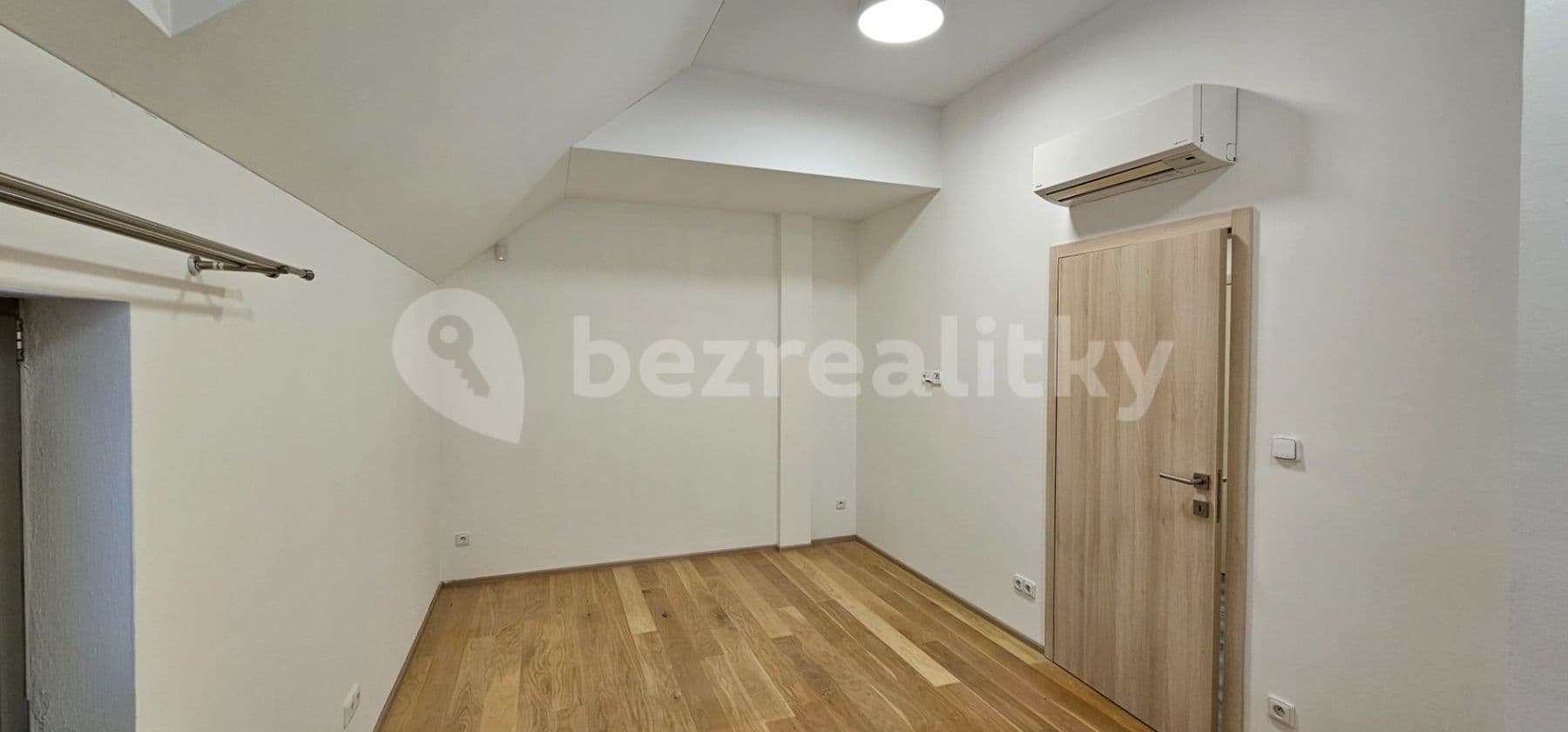 Pronájem bytu 3+kk 92 m², Vojtěšská, Neratovice, Středočeský kraj Pronájem bytu 3+kk 92 m², Vojtěšská, Neratovice, Středočeský kraj
