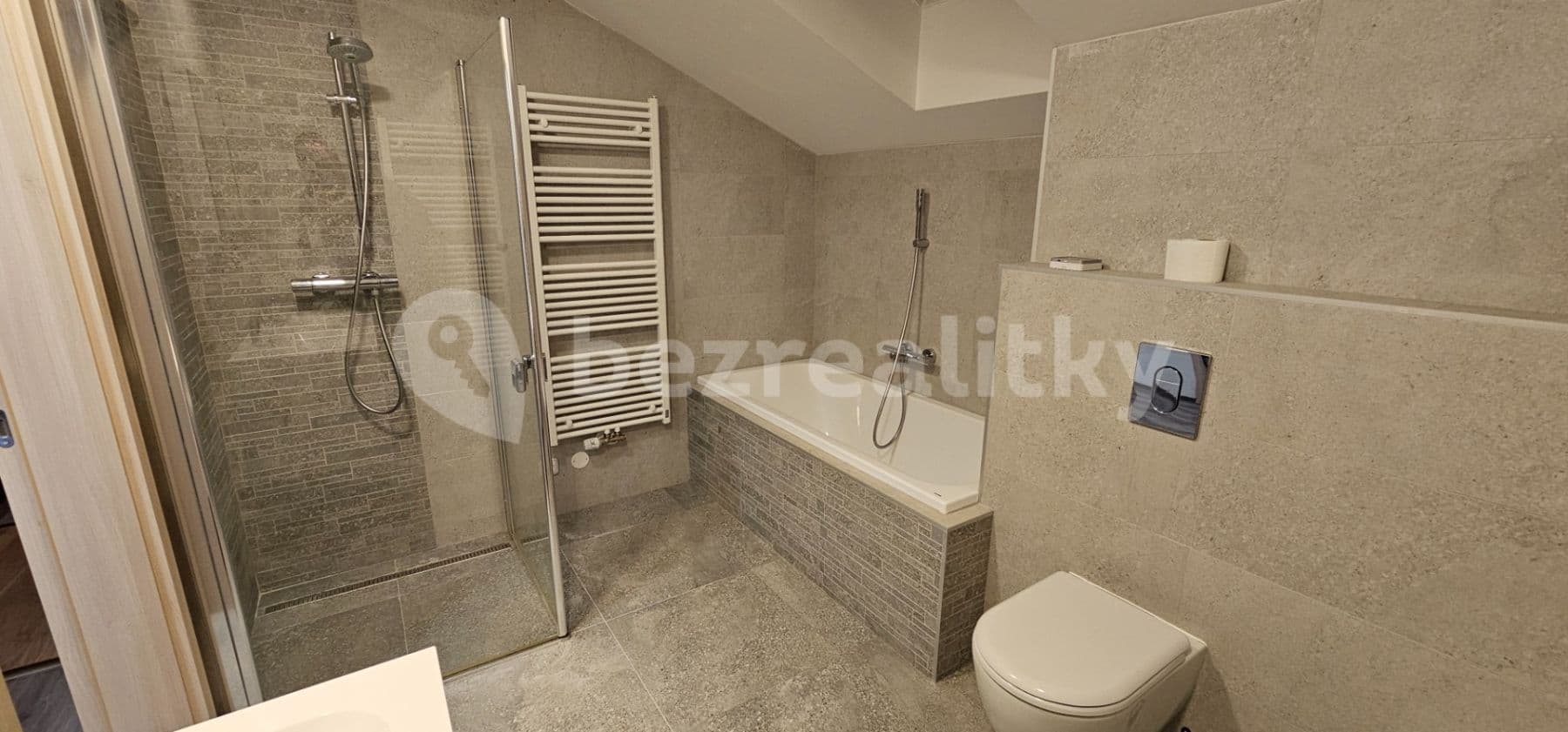 Pronájem bytu 3+kk 92 m², Vojtěšská, Neratovice, Středočeský kraj Pronájem bytu 3+kk 92 m², Vojtěšská, Neratovice, Středočeský kraj