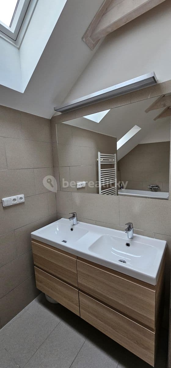 Pronájem bytu 2+kk 90 m², Vojtěšská, Neratovice, Středočeský kraj Pronájem bytu 2+kk 90 m², Vojtěšská, Neratovice, Středočeský kraj