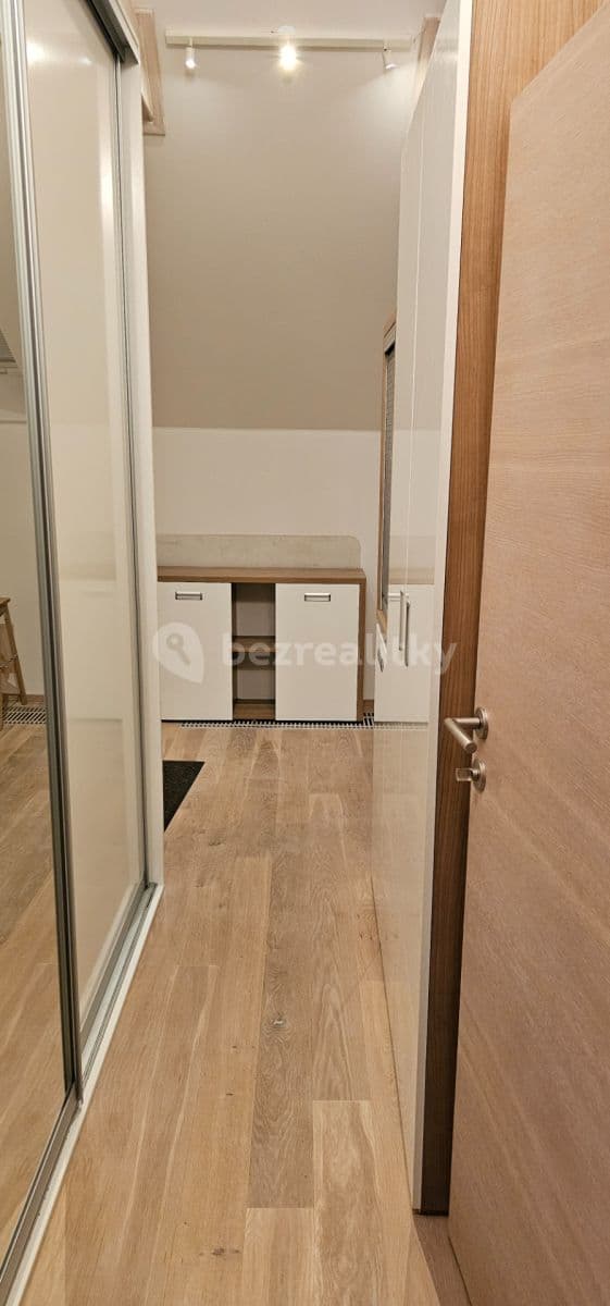 Pronájem bytu 2+kk 90 m², Vojtěšská, Neratovice, Středočeský kraj Pronájem bytu 2+kk 90 m², Vojtěšská, Neratovice, Středočeský kraj