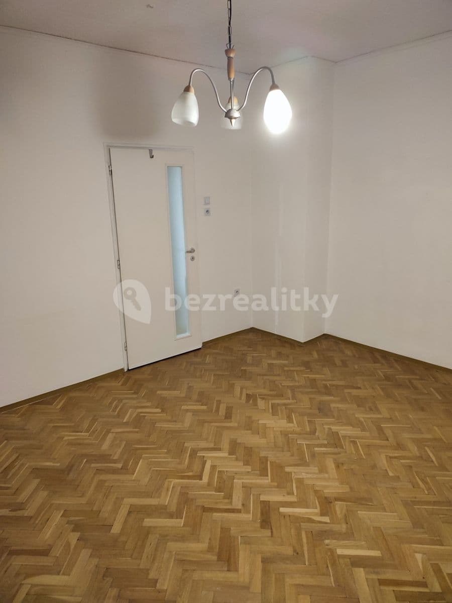 Pronájem bytu 2+1 70 m², Zámek, Náměšť nad Oslavou, Kraj Vysočina