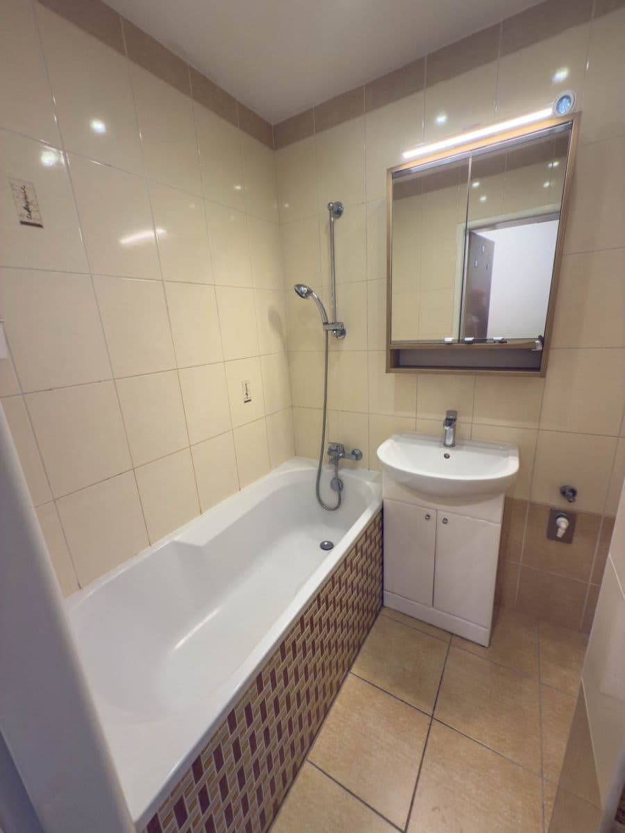 Pronájem bytu 2+1 52 m², Černokostelecká, Praha, Praha Pronájem bytu 2+1 52 m², Černokostelecká, Praha, Praha