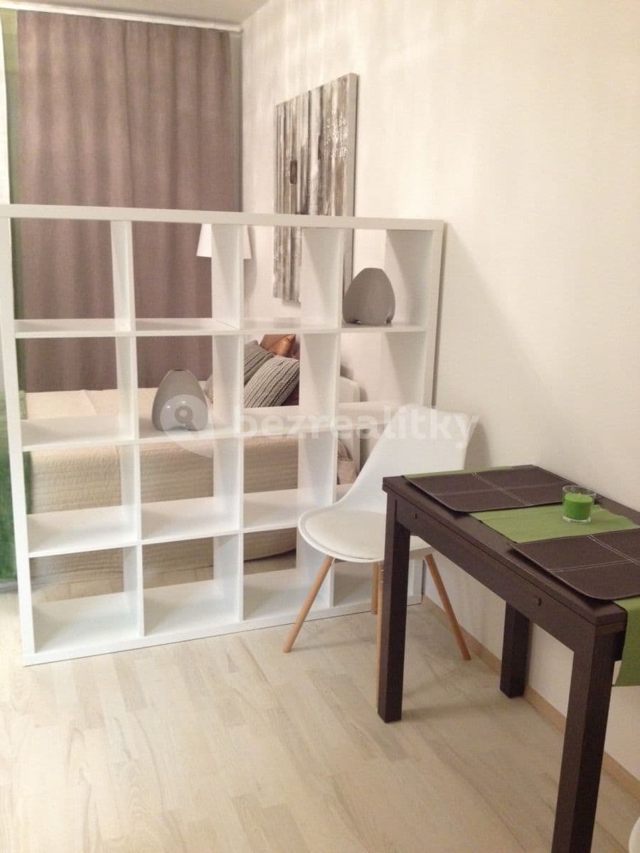 Pronájem bytu 1+kk 35 m², náměstí Junkových, Praha, Praha Pronájem bytu 1+kk 35 m², náměstí Junkových, Praha, Praha