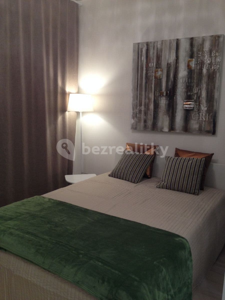 Pronájem bytu 1+kk 35 m², náměstí Junkových, Praha, Praha Pronájem bytu 1+kk 35 m², náměstí Junkových, Praha, Praha