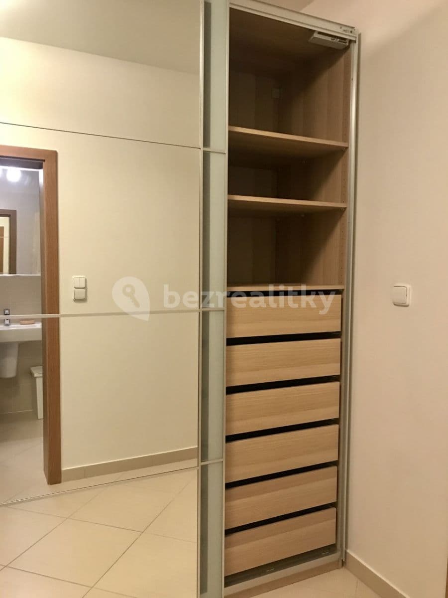 Pronájem bytu 1+kk 35 m², náměstí Junkových, Praha, Praha Pronájem bytu 1+kk 35 m², náměstí Junkových, Praha, Praha