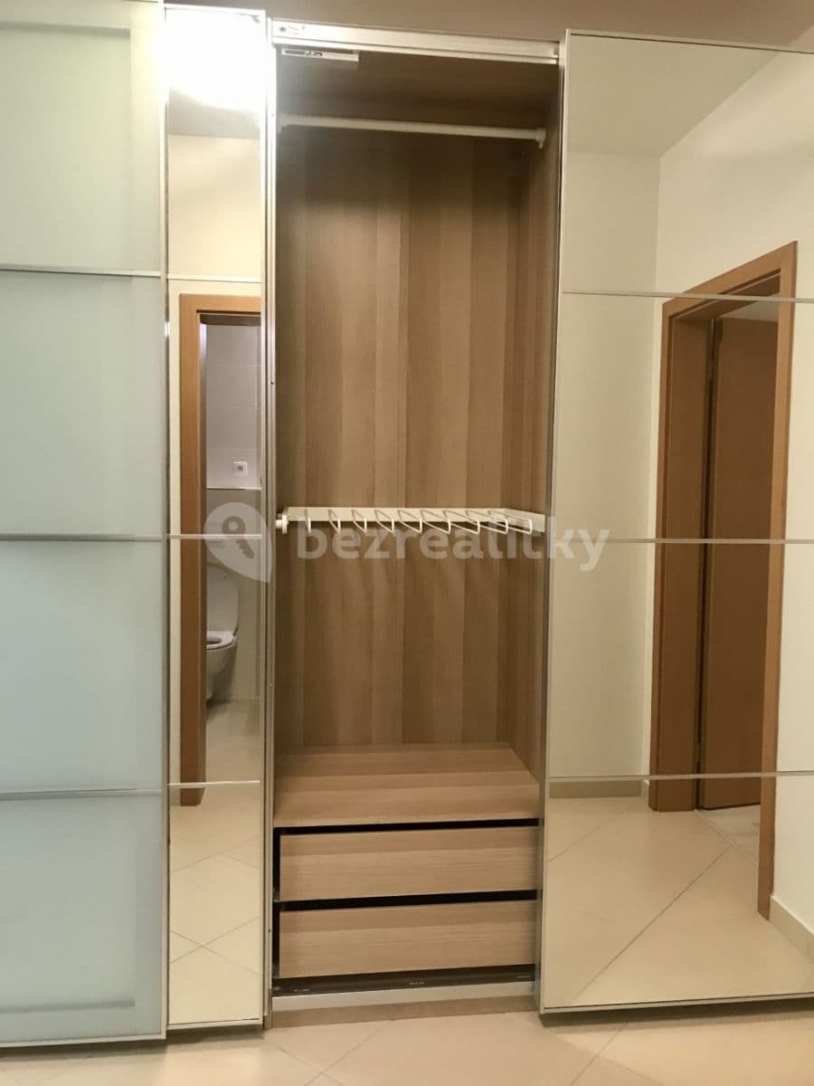 Pronájem bytu 1+kk 35 m², náměstí Junkových, Praha, Praha Pronájem bytu 1+kk 35 m², náměstí Junkových, Praha, Praha