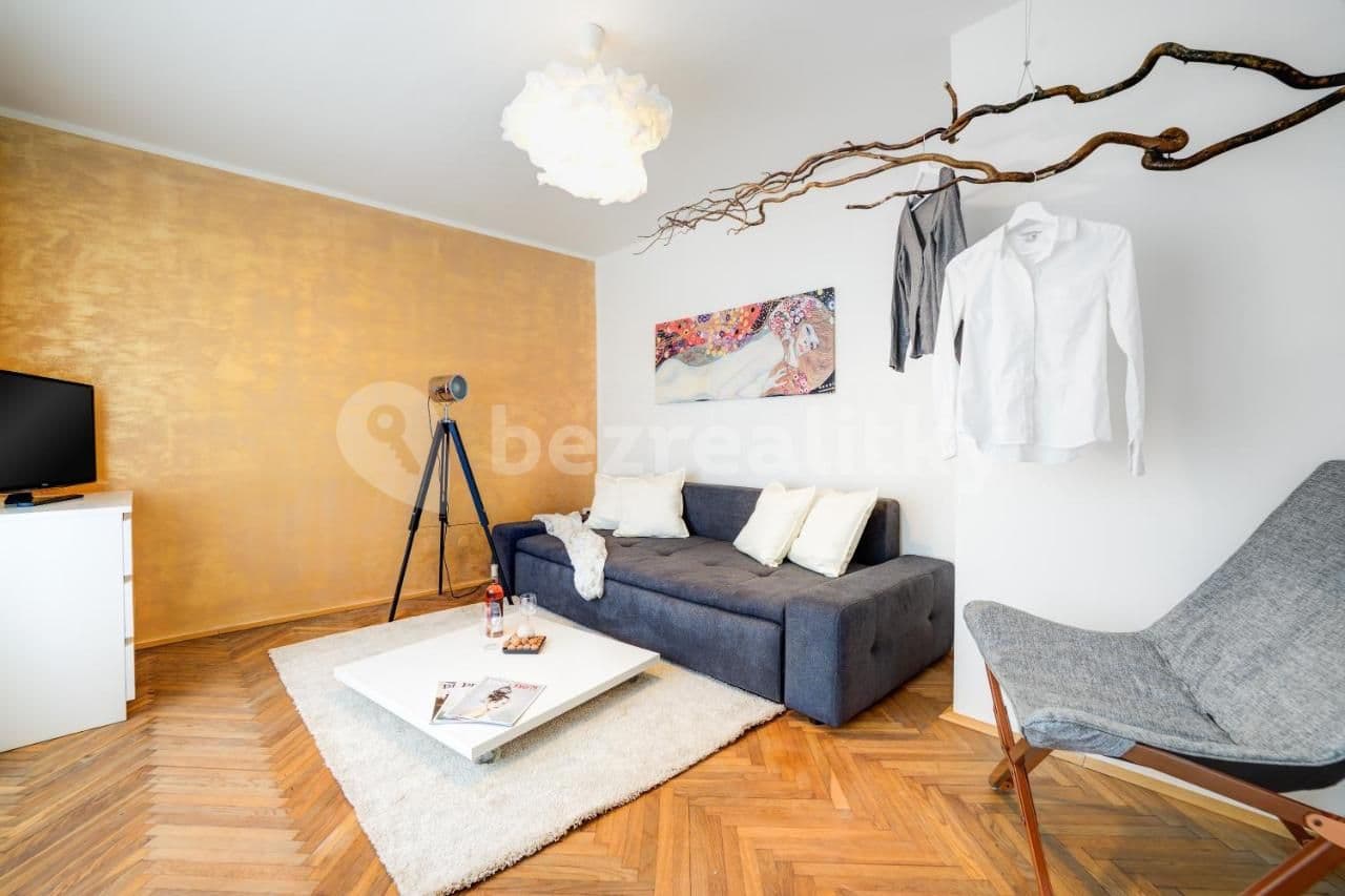 Pronájem bytu 2+1 53 m², 22. dubna, Mikulov, Jihomoravský kraj Pronájem bytu 2+1 53 m², 22. dubna, Mikulov, Jihomoravský kraj