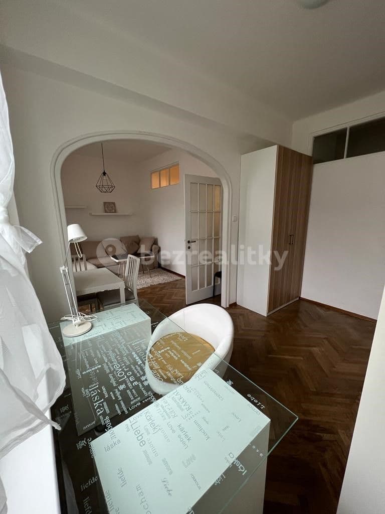 Pronájem bytu 1+1 37 m², Kouřimská, Praha, Praha Pronájem bytu 1+1 37 m², Kouřimská, Praha, Praha