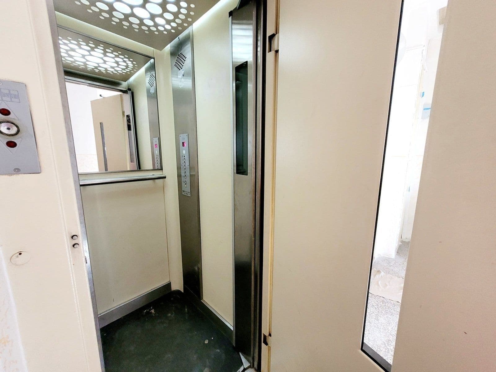 Pronájem bytu 1+kk 20 m², Hlavní třída, Havířov, Moravskoslezský kraj Pronájem bytu 1+kk 20 m², Hlavní třída, Havířov, Moravskoslezský kraj