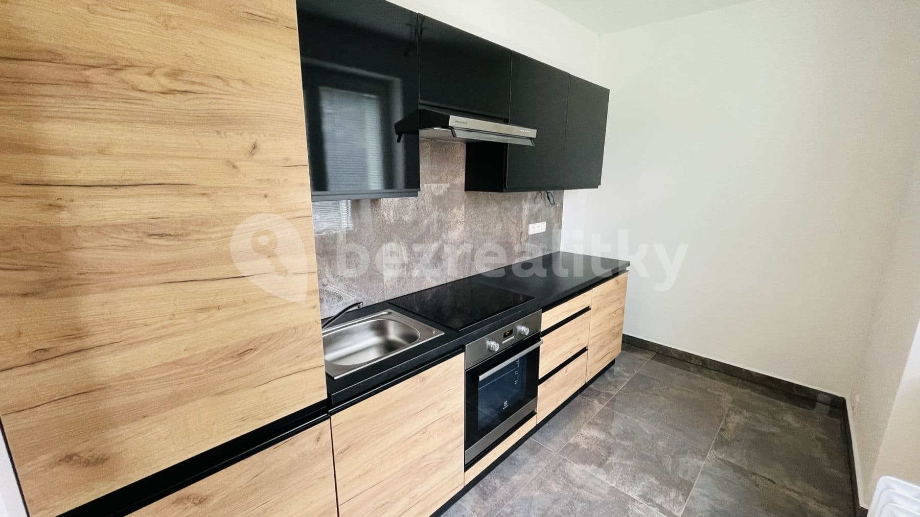 Pronájem bytu 2+kk 45 m², Buzulucká, Teplice, Ústecký kraj Pronájem bytu 2+kk 45 m², Buzulucká, Teplice, Ústecký kraj