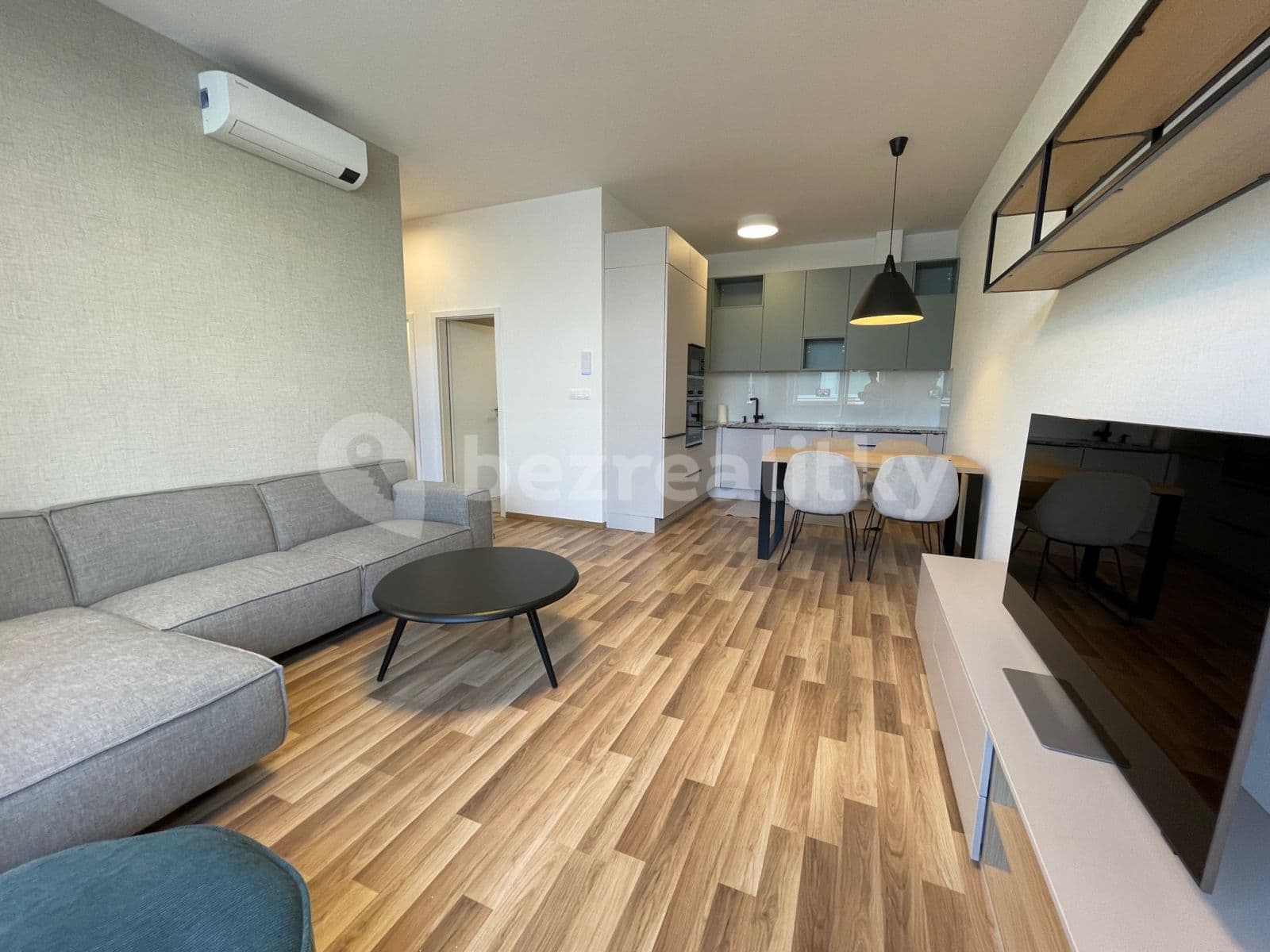 Pronájem bytu 2+1 52 m², Tomášikova, Ružinov, Bratislavský kraj Pronájem bytu 2+1 52 m², Tomášikova, Ružinov, Bratislavský kraj