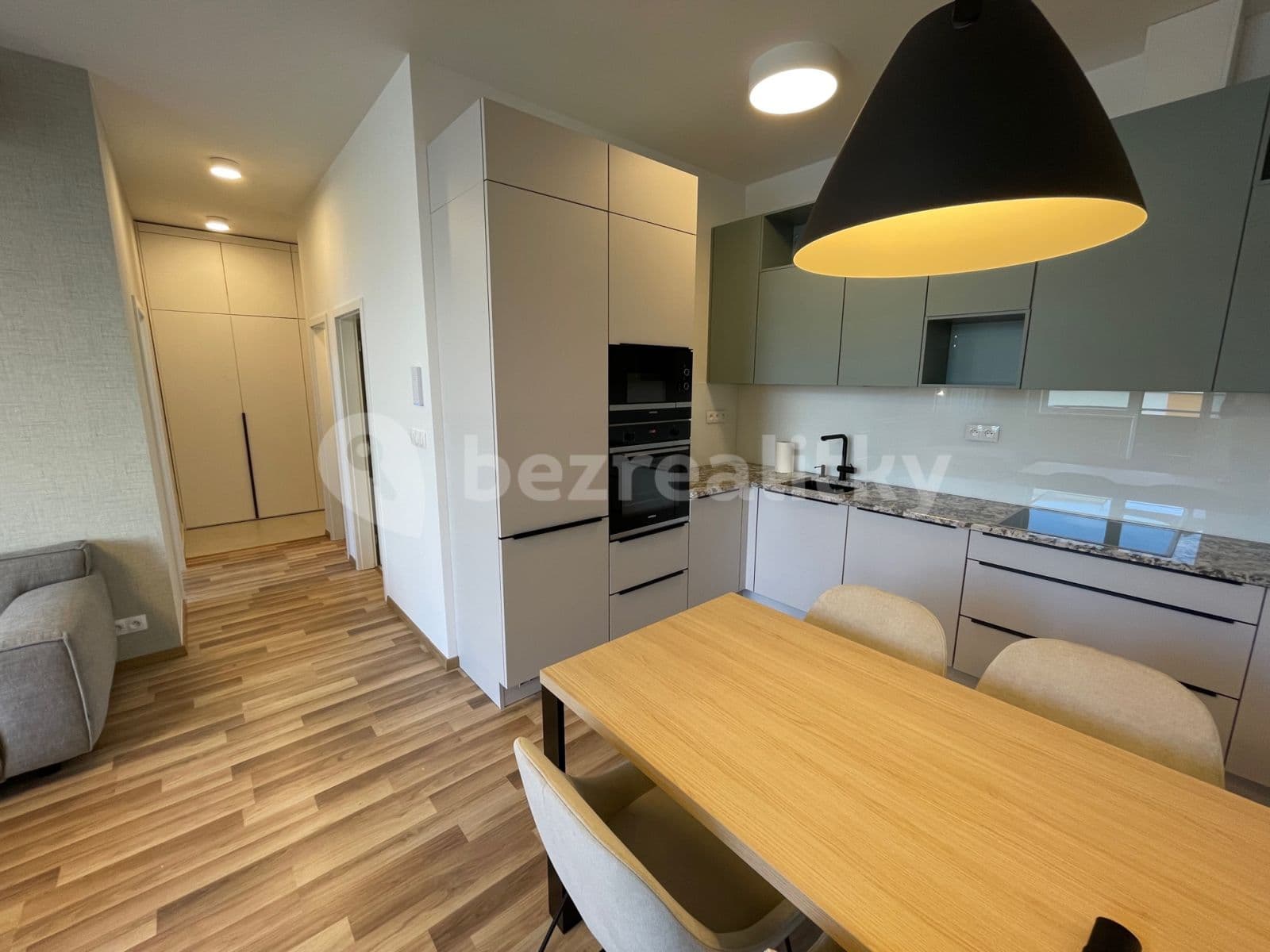 Pronájem bytu 2+1 52 m², Tomášikova, Ružinov, Bratislavský kraj Pronájem bytu 2+1 52 m², Tomášikova, Ružinov, Bratislavský kraj