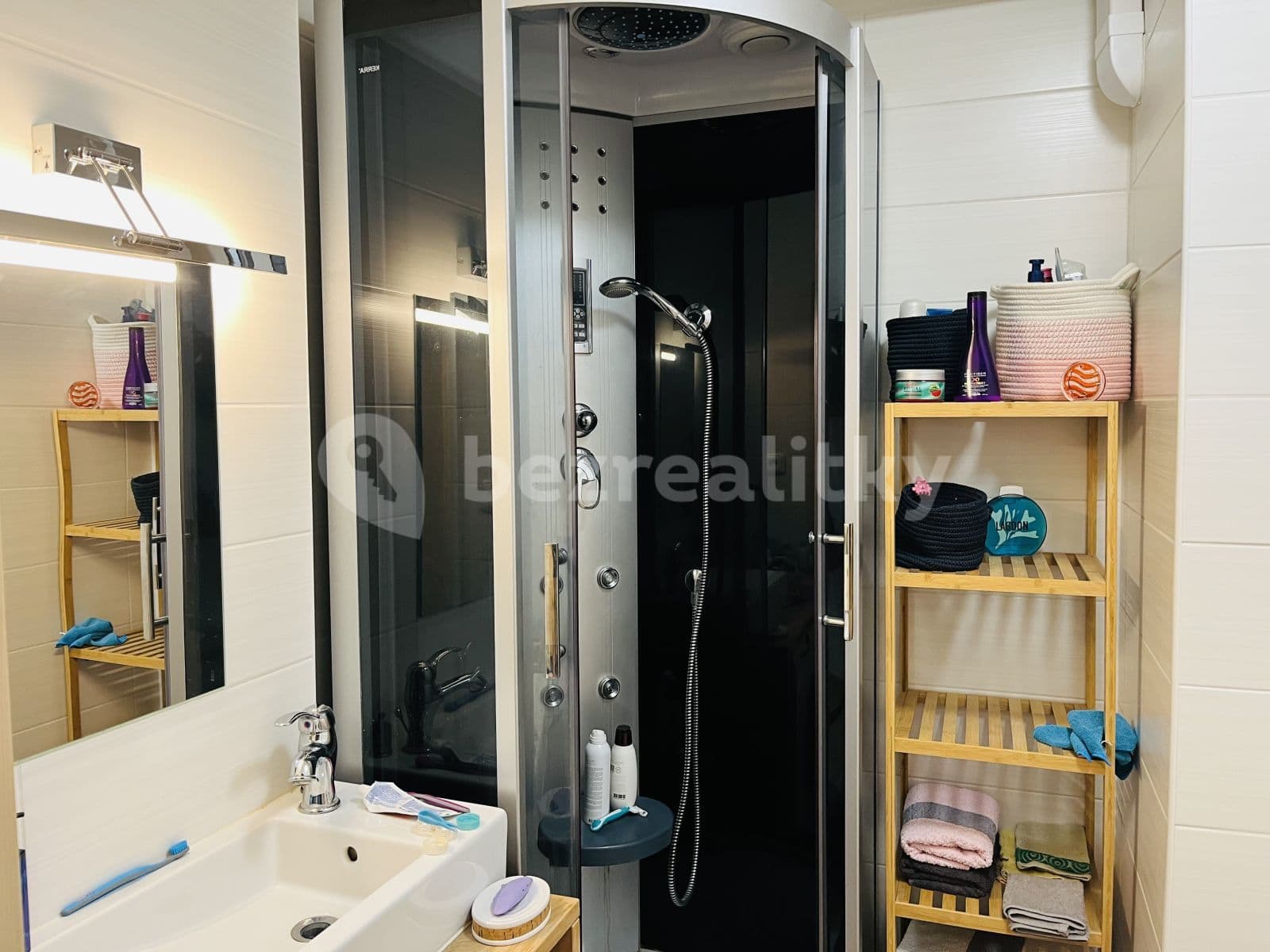 Pronájem bytu 2+kk 50 m², Pirinská, Praha, Praha Pronájem bytu 2+kk 50 m², Pirinská, Praha, Praha