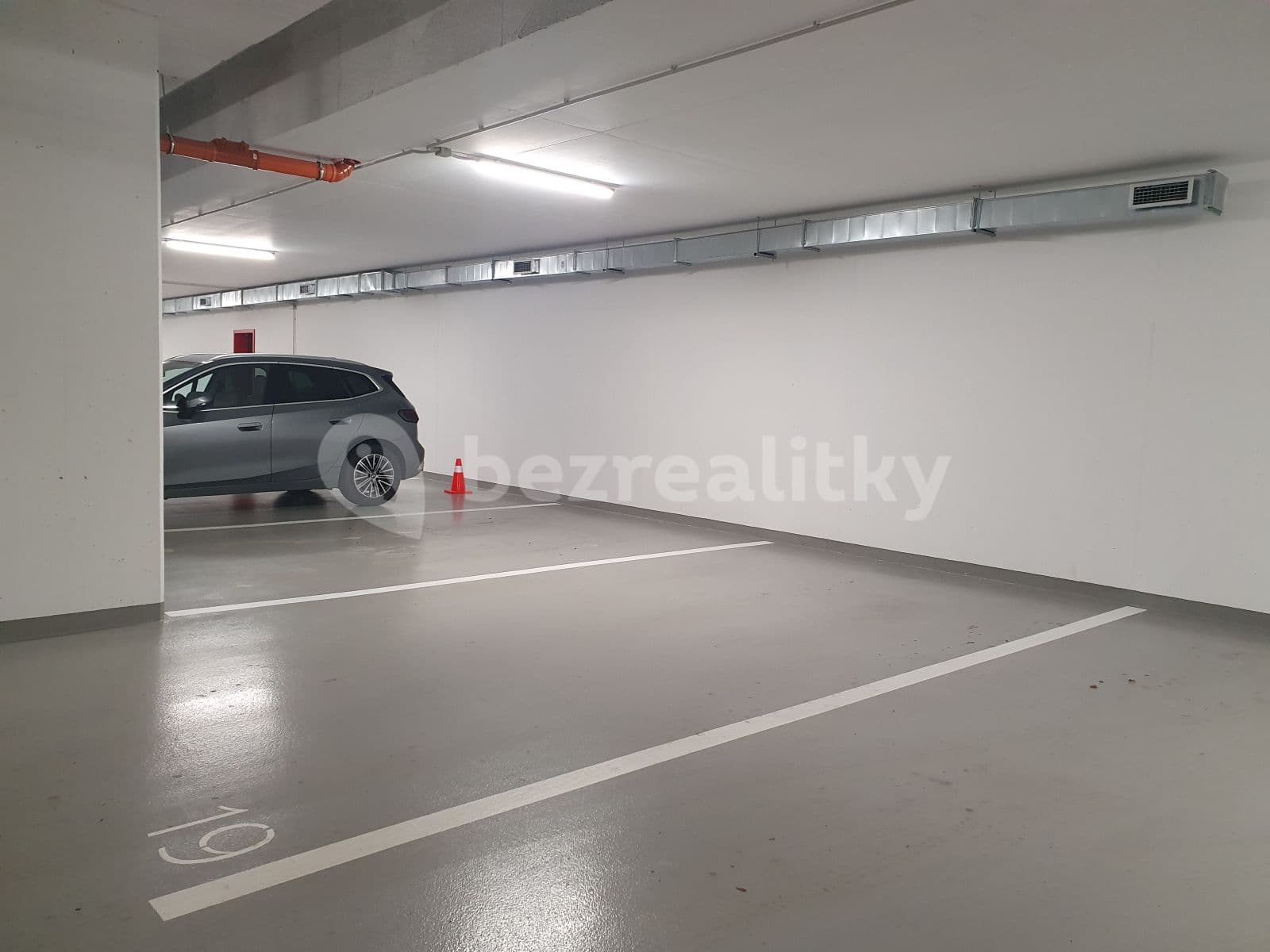 Pronájem garáže 18 m², Cukrovarnická, Praha, Praha Pronájem garáže 18 m², Cukrovarnická, Praha, Praha
