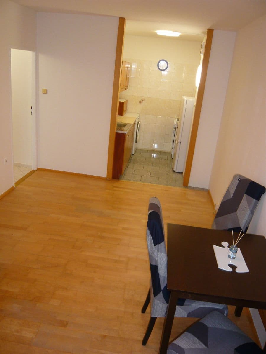 Pronájem bytu 2+kk 42 m², Doubravická, Praha, Praha Pronájem bytu 2+kk 42 m², Doubravická, Praha, Praha