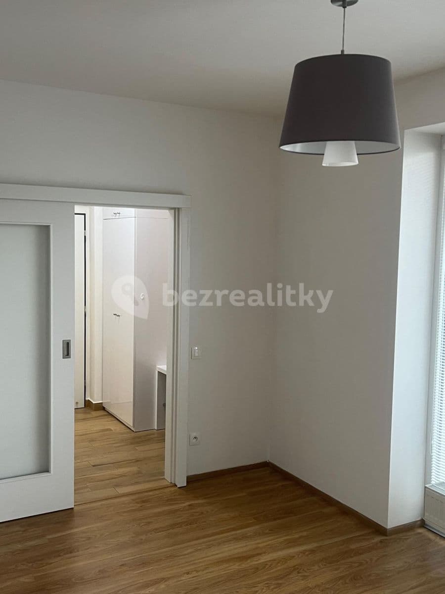 Pronájem bytu 2+kk 50 m², Železničního pluku, Pardubice, Pardubický kraj Pronájem bytu 2+kk 50 m², Železničního pluku, Pardubice, Pardubický kraj