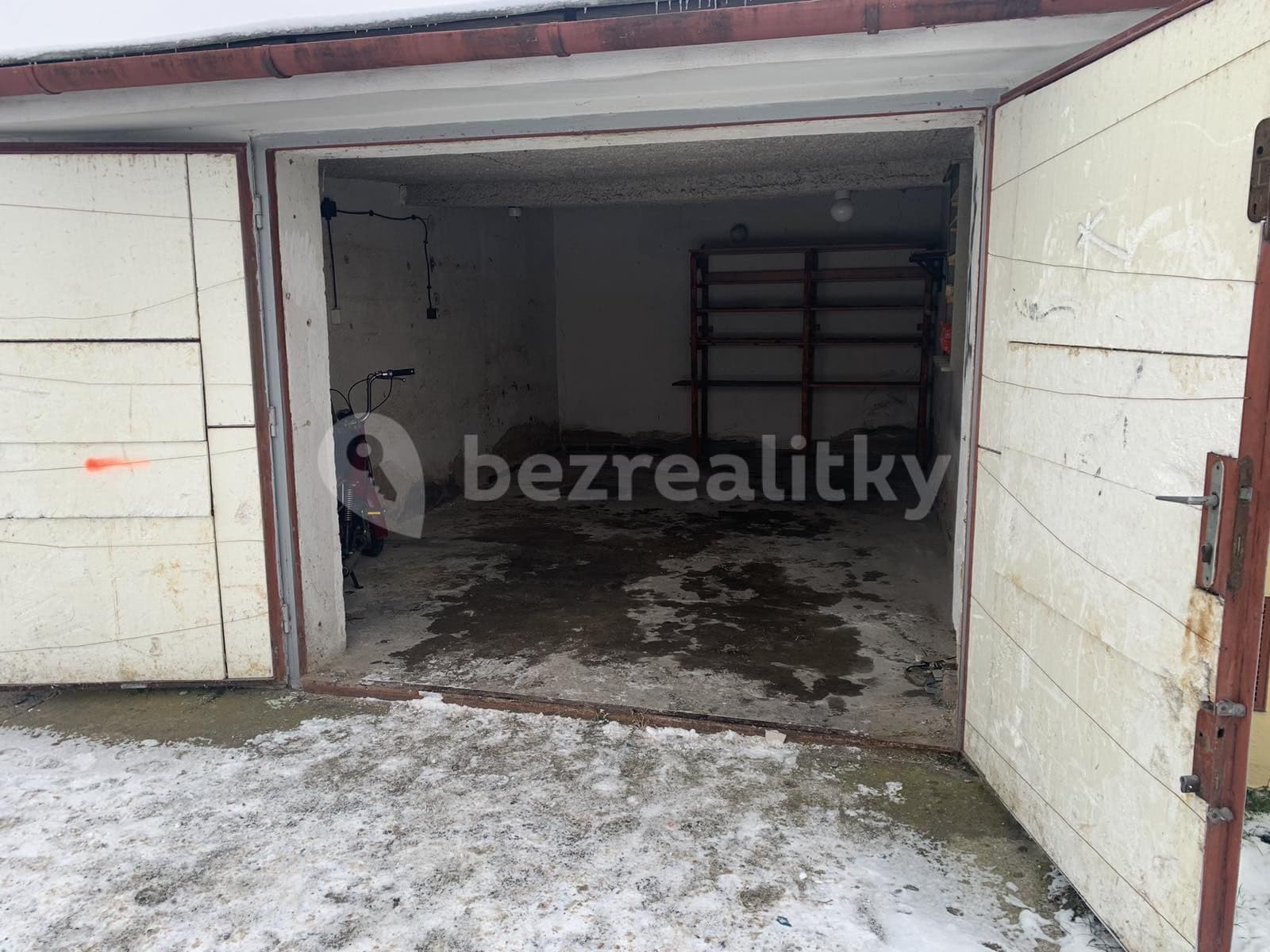 Pronájem garáže 23 m², Moravská, Kroměříž, Zlínský kraj Pronájem garáže 23 m², Moravská, Kroměříž, Zlínský kraj