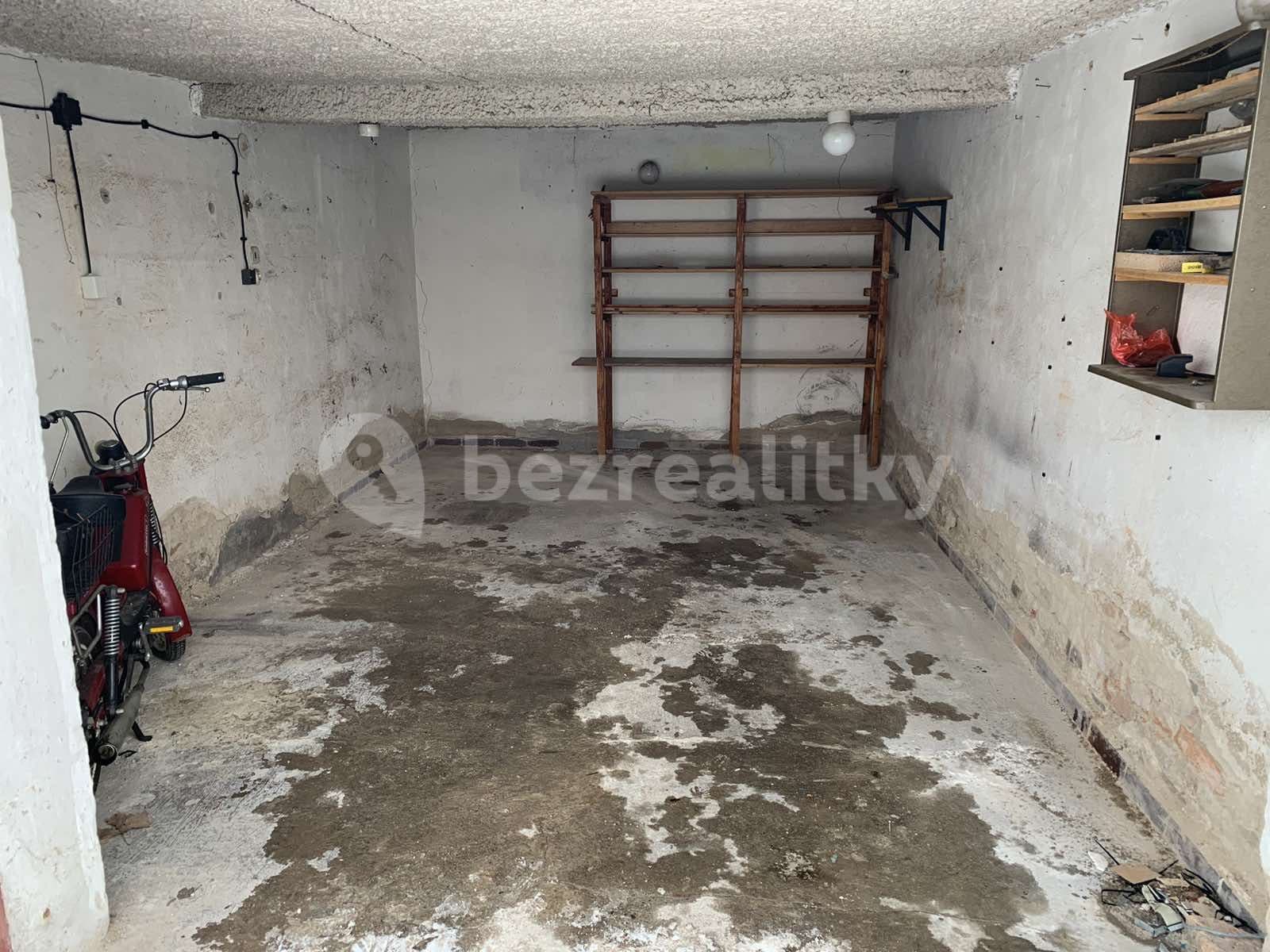 Pronájem garáže 23 m², Moravská, Kroměříž, Zlínský kraj Pronájem garáže 23 m², Moravská, Kroměříž, Zlínský kraj