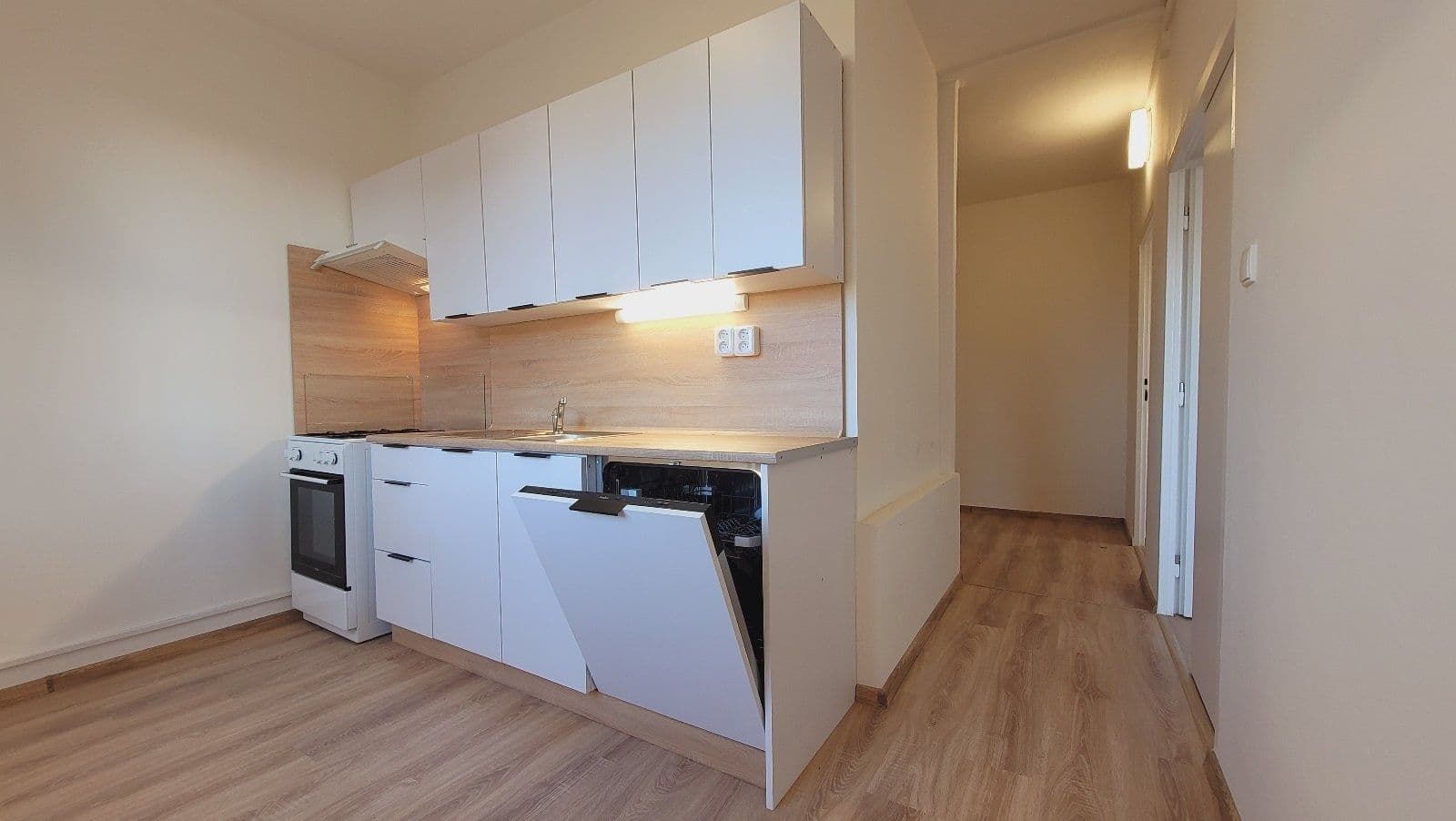 Pronájem bytu 2+1 54 m², Cihelní, Karviná, Moravskoslezský kraj Pronájem bytu 2+1 54 m², Cihelní, Karviná, Moravskoslezský kraj