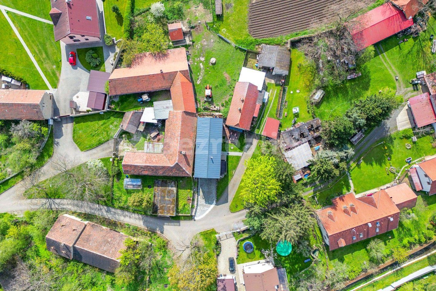 Prodej domu 246 m², pozemek 239 m², Na Návsi, Nupaky, Středočeský kraj