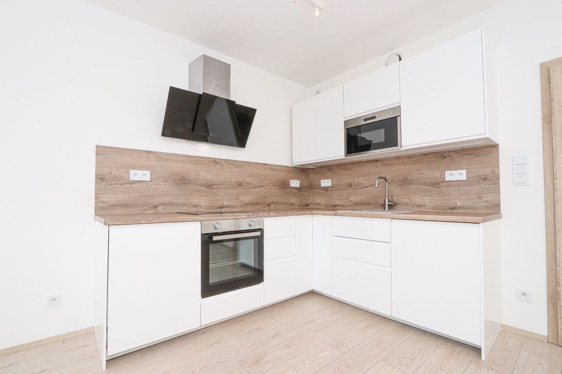 Pronájem bytu 1+kk 33 m², Františka Diviše, Praha, Praha Pronájem bytu 1+kk 33 m², Františka Diviše, Praha, Praha