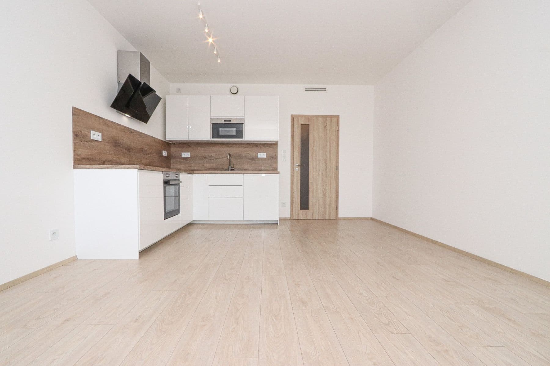 Pronájem bytu 1+kk 33 m², Františka Diviše, Praha, Praha Pronájem bytu 1+kk 33 m², Františka Diviše, Praha, Praha