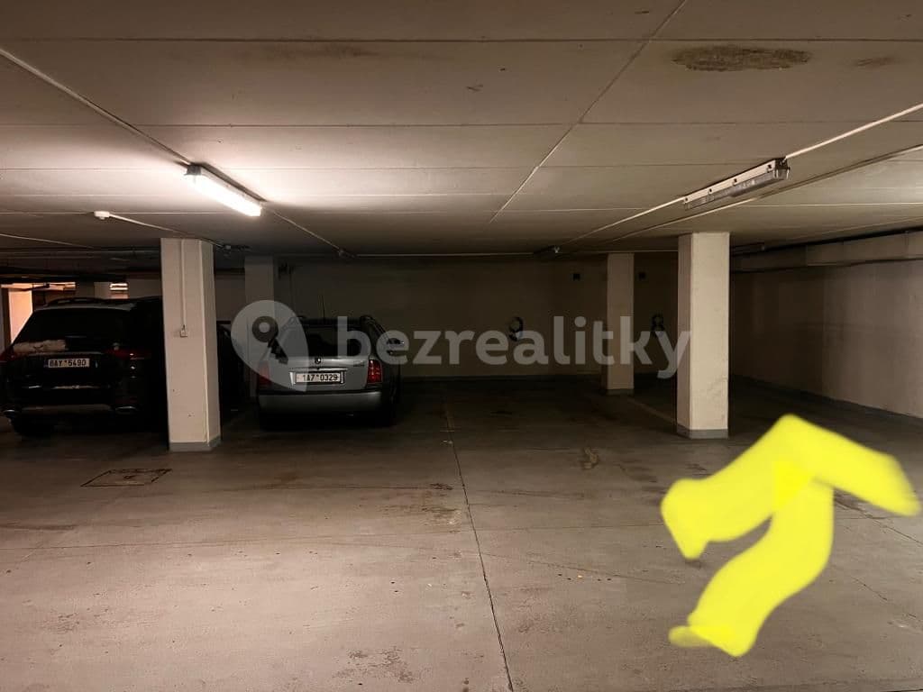 Pronájem garáže 10 m², Pod Parukářkou, Praha, Praha Pronájem garáže 10 m², Pod Parukářkou, Praha, Praha