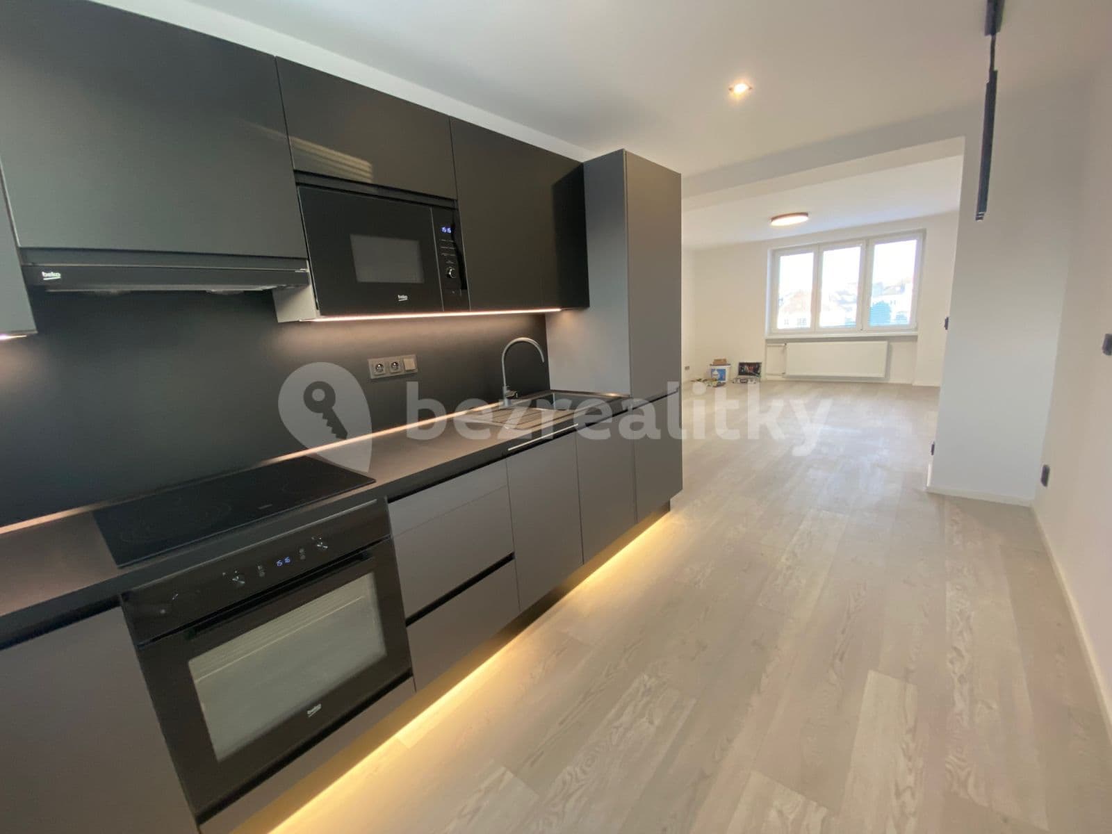 Pronájem bytu 2+kk 64 m², Horova, Hradec Králové, Královéhradecký kraj Pronájem bytu 2+kk 64 m², Horova, Hradec Králové, Královéhradecký kraj