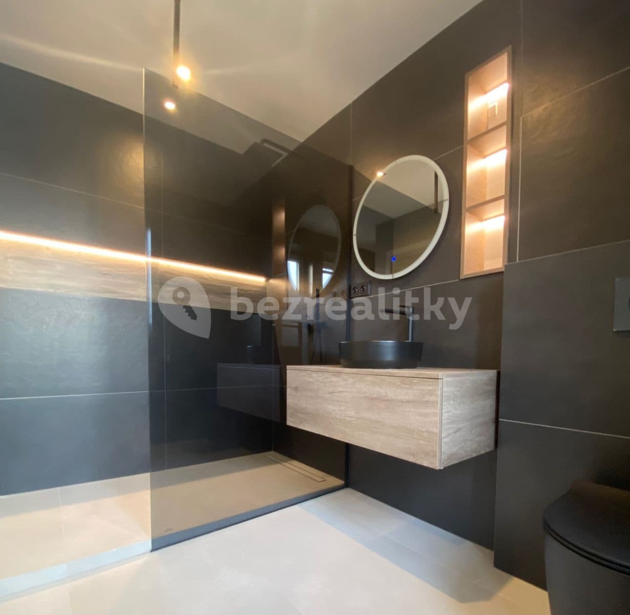 Pronájem bytu 2+kk 64 m², Horova, Hradec Králové, Královéhradecký kraj Pronájem bytu 2+kk 64 m², Horova, Hradec Králové, Královéhradecký kraj