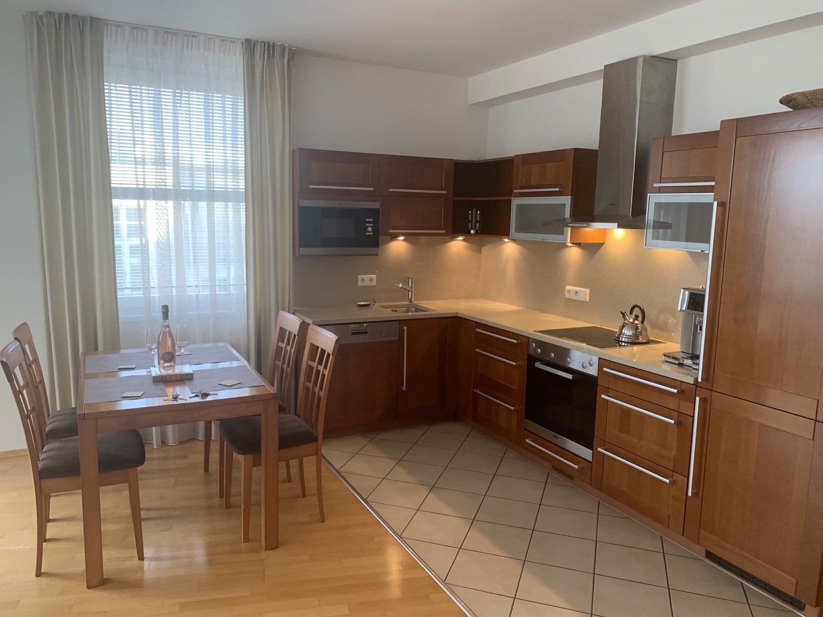 Pronájem bytu 3+kk 96 m², U Zvonařky, Praha, Praha Pronájem bytu 3+kk 96 m², U Zvonařky, Praha, Praha