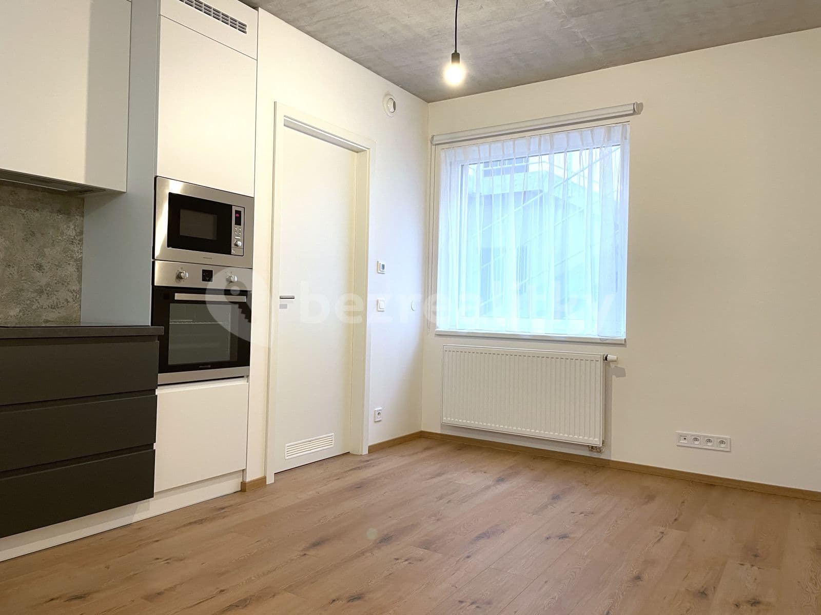 Pronájem bytu 1+kk 28 m², Legionářů, Praha, Praha Pronájem bytu 1+kk 28 m², Legionářů, Praha, Praha