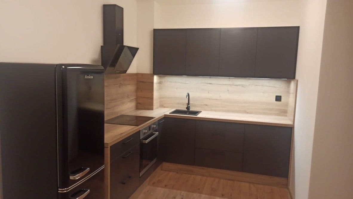 Pronájem bytu 2+kk 50 m², Velvarská, Horoměřice, Středočeský kraj Pronájem bytu 2+kk 50 m², Velvarská, Horoměřice, Středočeský kraj