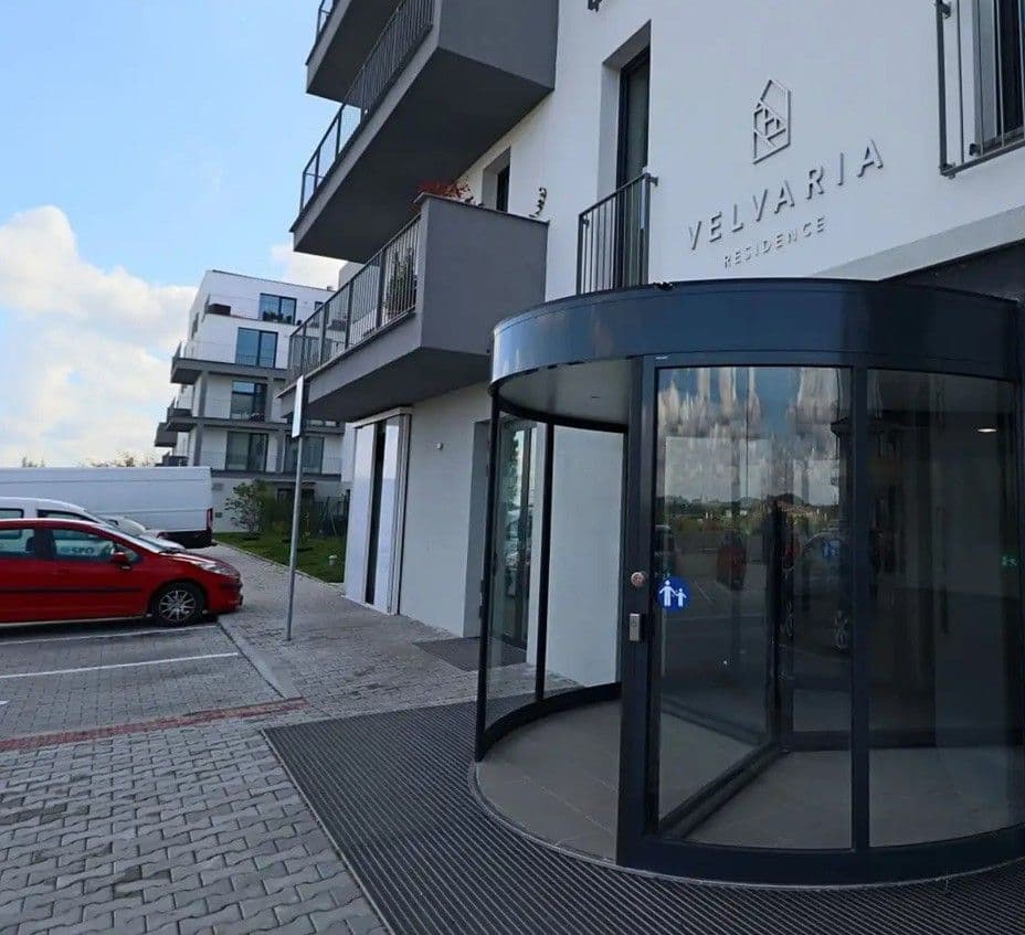 Pronájem bytu 2+kk 50 m², Velvarská, Horoměřice, Středočeský kraj Pronájem bytu 2+kk 50 m², Velvarská, Horoměřice, Středočeský kraj