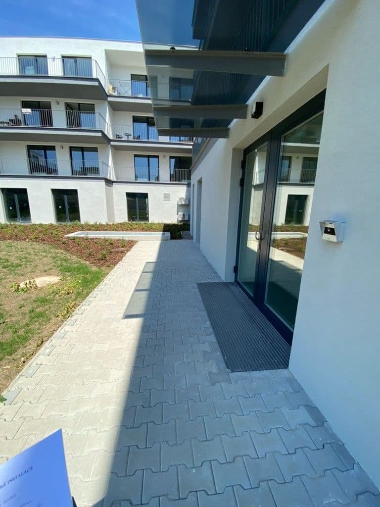 Pronájem bytu 2+kk 50 m², Velvarská, Horoměřice, Středočeský kraj Pronájem bytu 2+kk 50 m², Velvarská, Horoměřice, Středočeský kraj