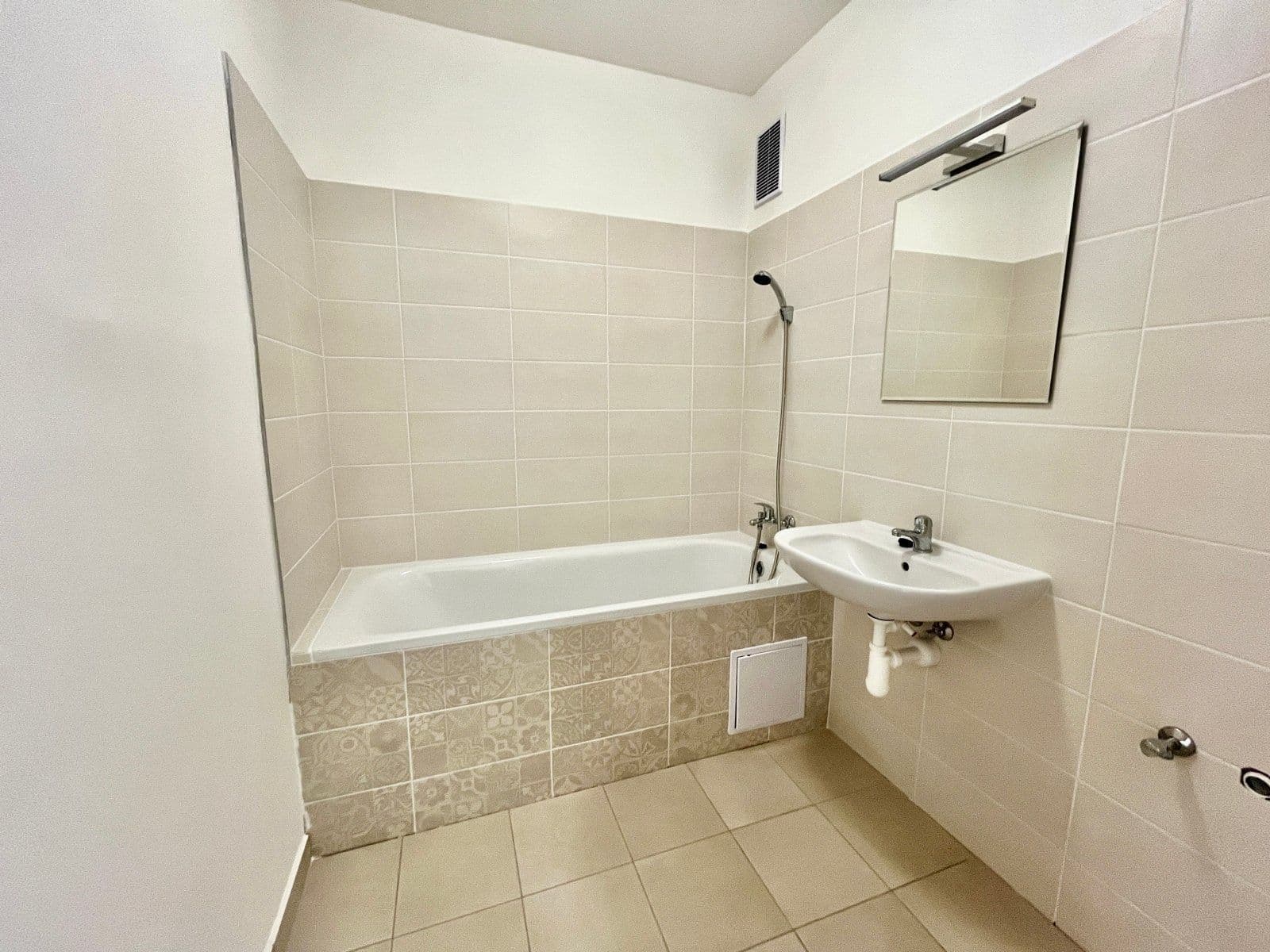 Pronájem bytu 2+1 56 m², Marie Majerové, Frýdek-Místek, Moravskoslezský kraj Pronájem bytu 2+1 56 m², Marie Majerové, Frýdek-Místek, Moravskoslezský kraj