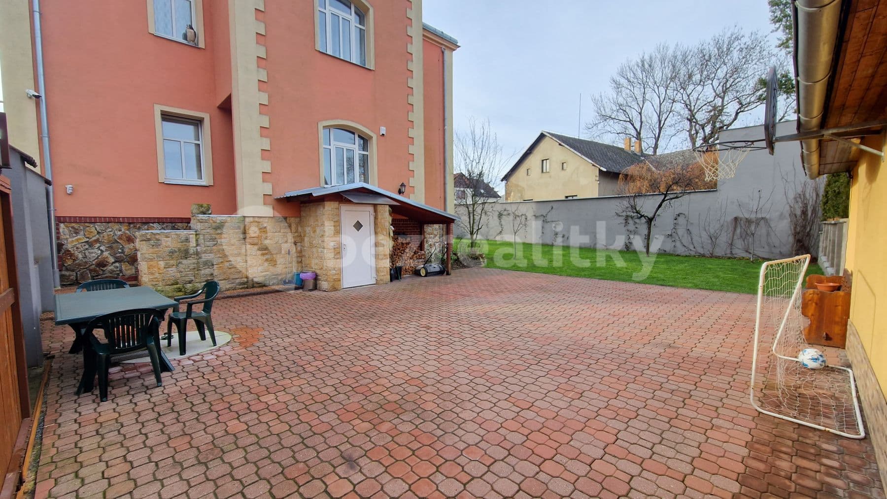 Prodej domu 360 m², pozemek 537 m², Přátelství, Praha, Praha